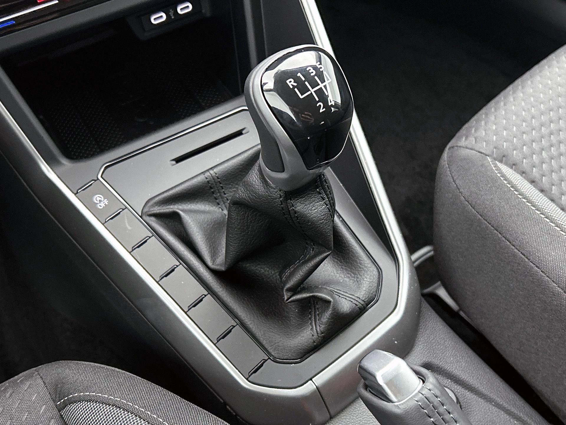 Volkswagen-Polo-image-8