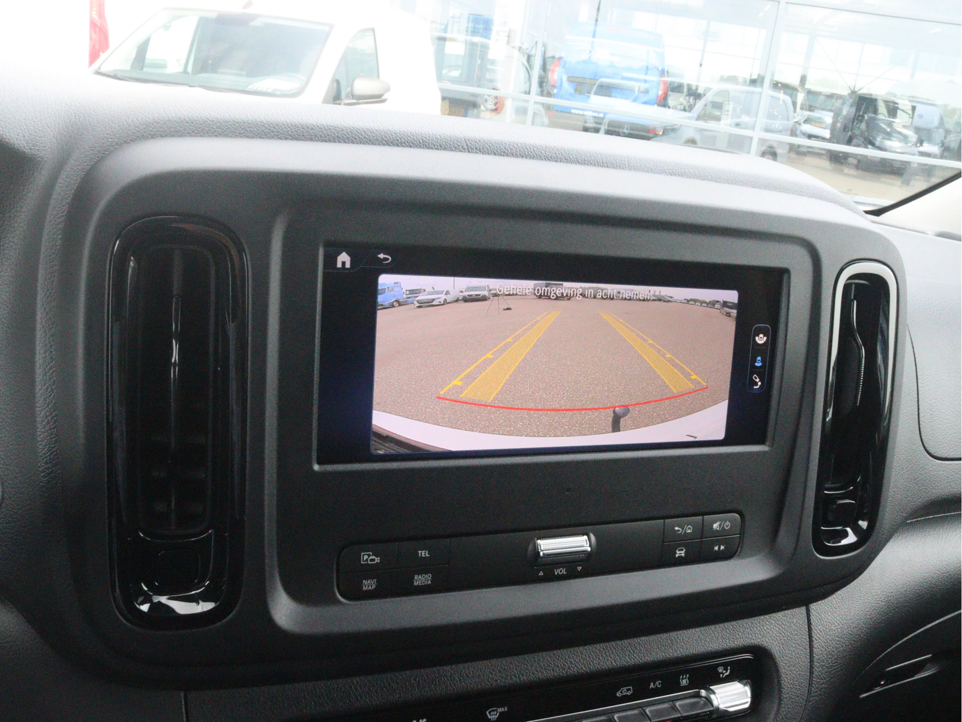 Mercedes-Benz-Vito-image-9