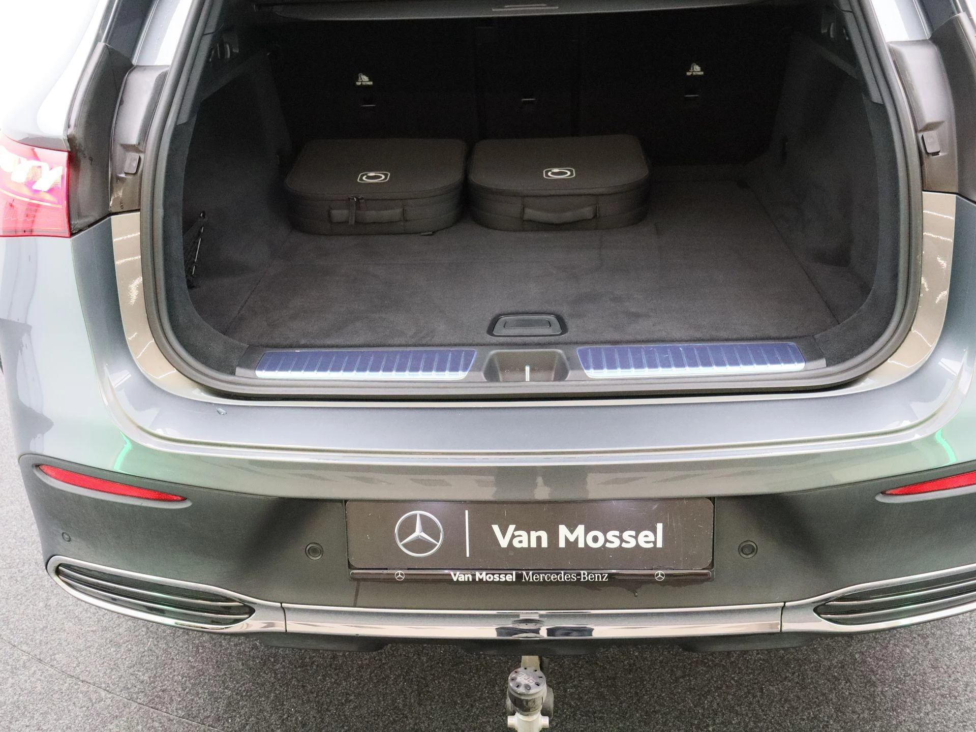 Mercedes-Benz-EQE-image-15