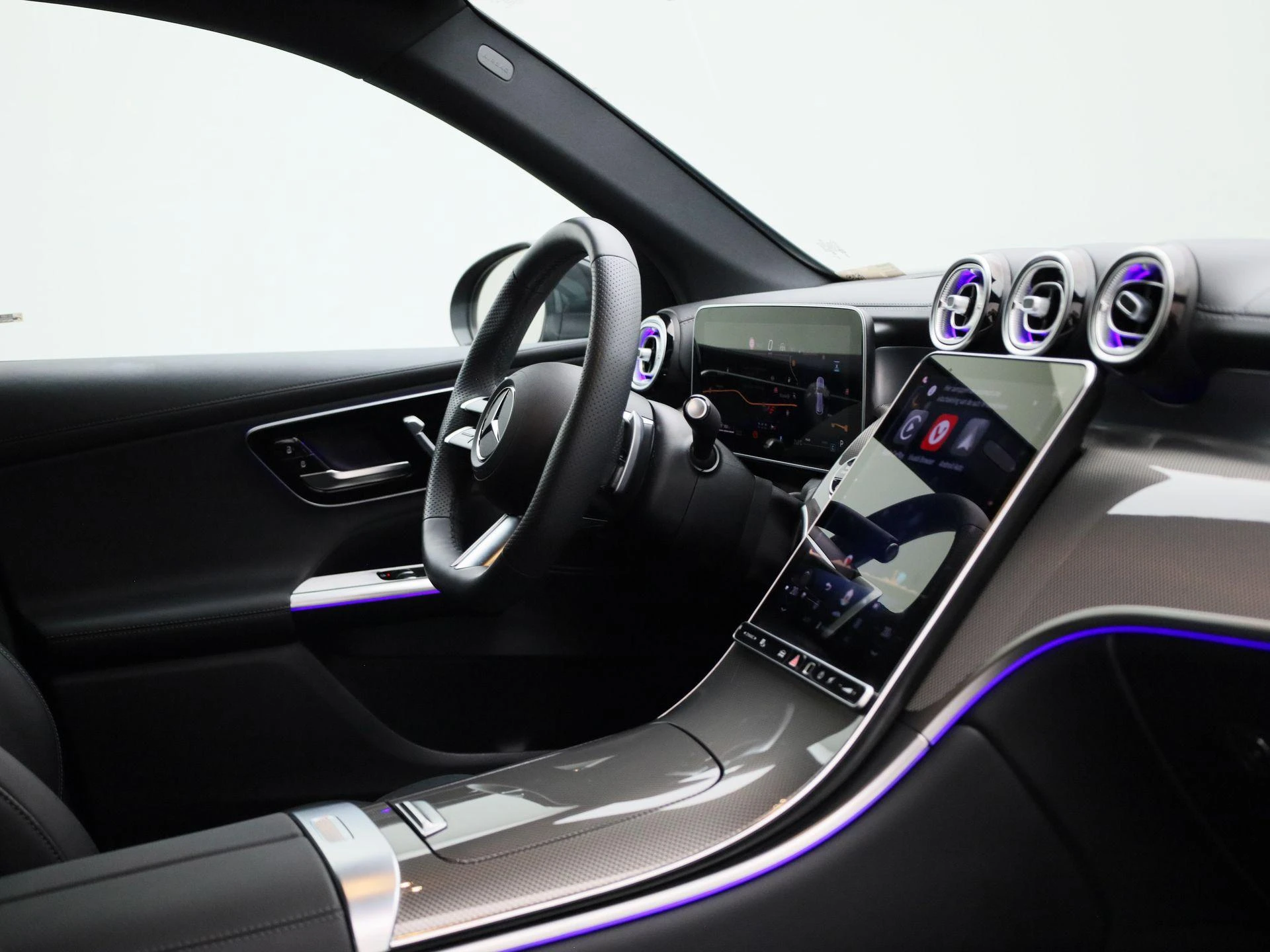 Mercedes-Benz-GLC-image-38