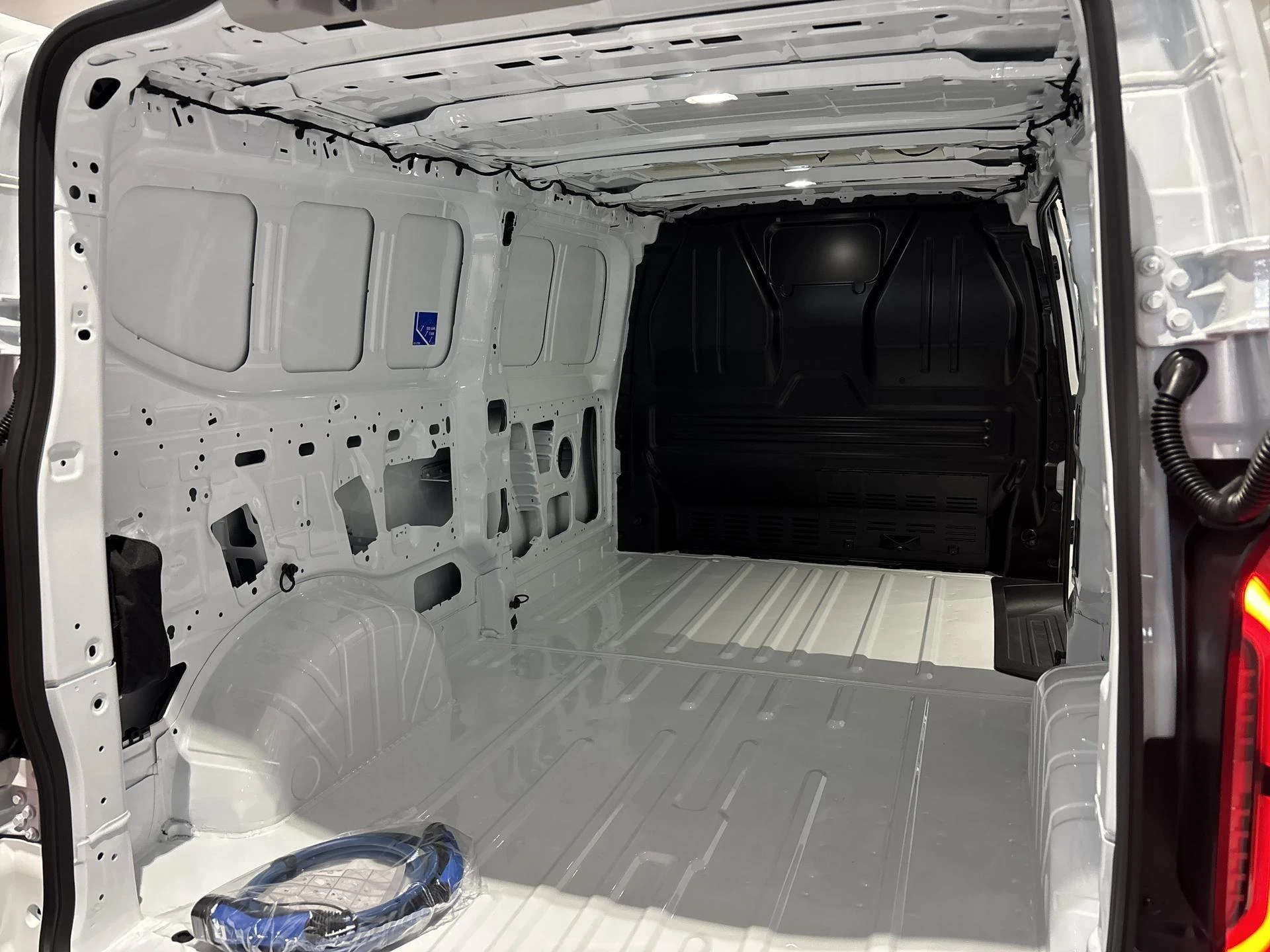 Ford-E-Transit Custom-image-20