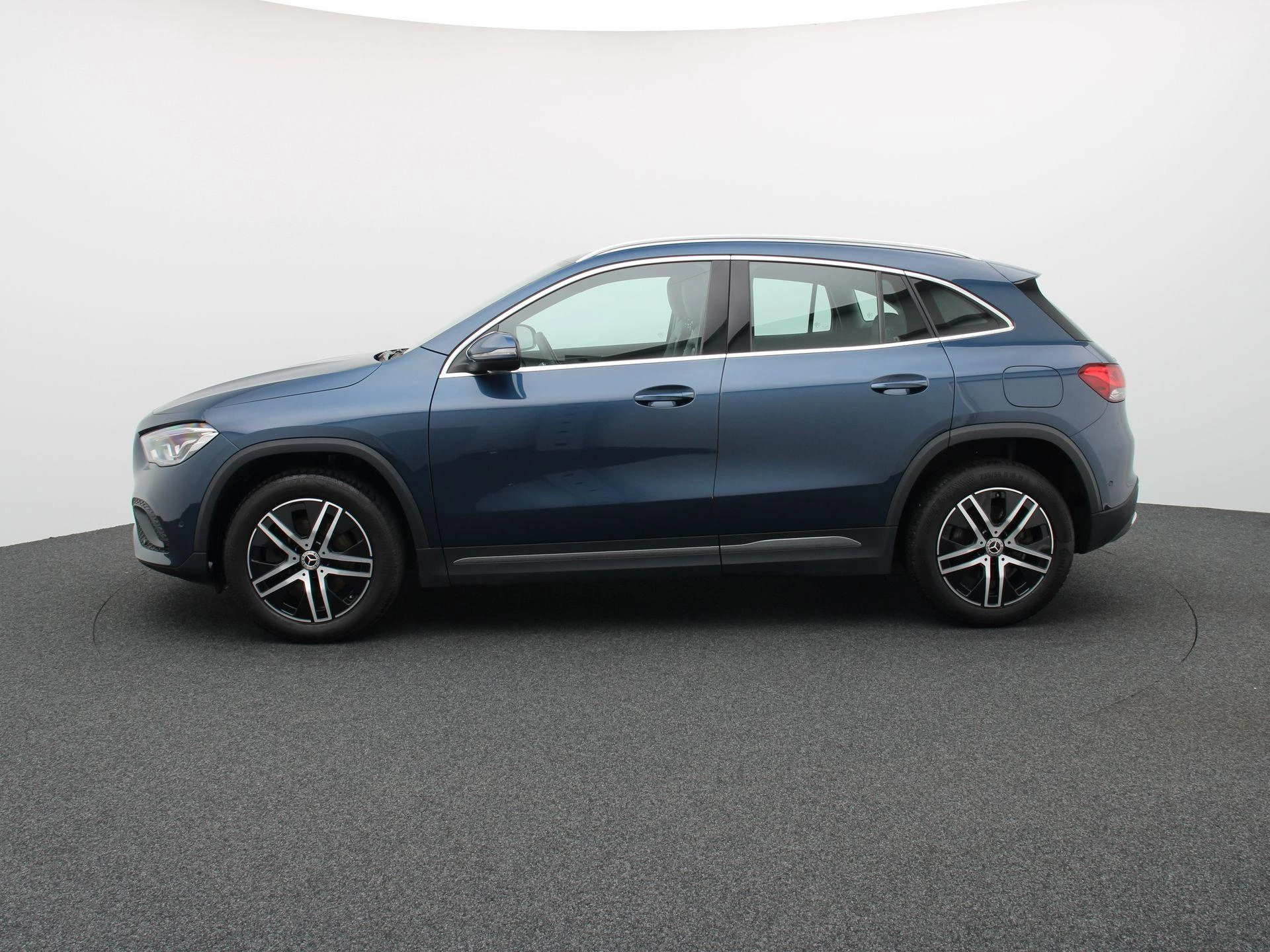 Mercedes-Benz GLA 250 e Business Line + LEDER + CAMERA +