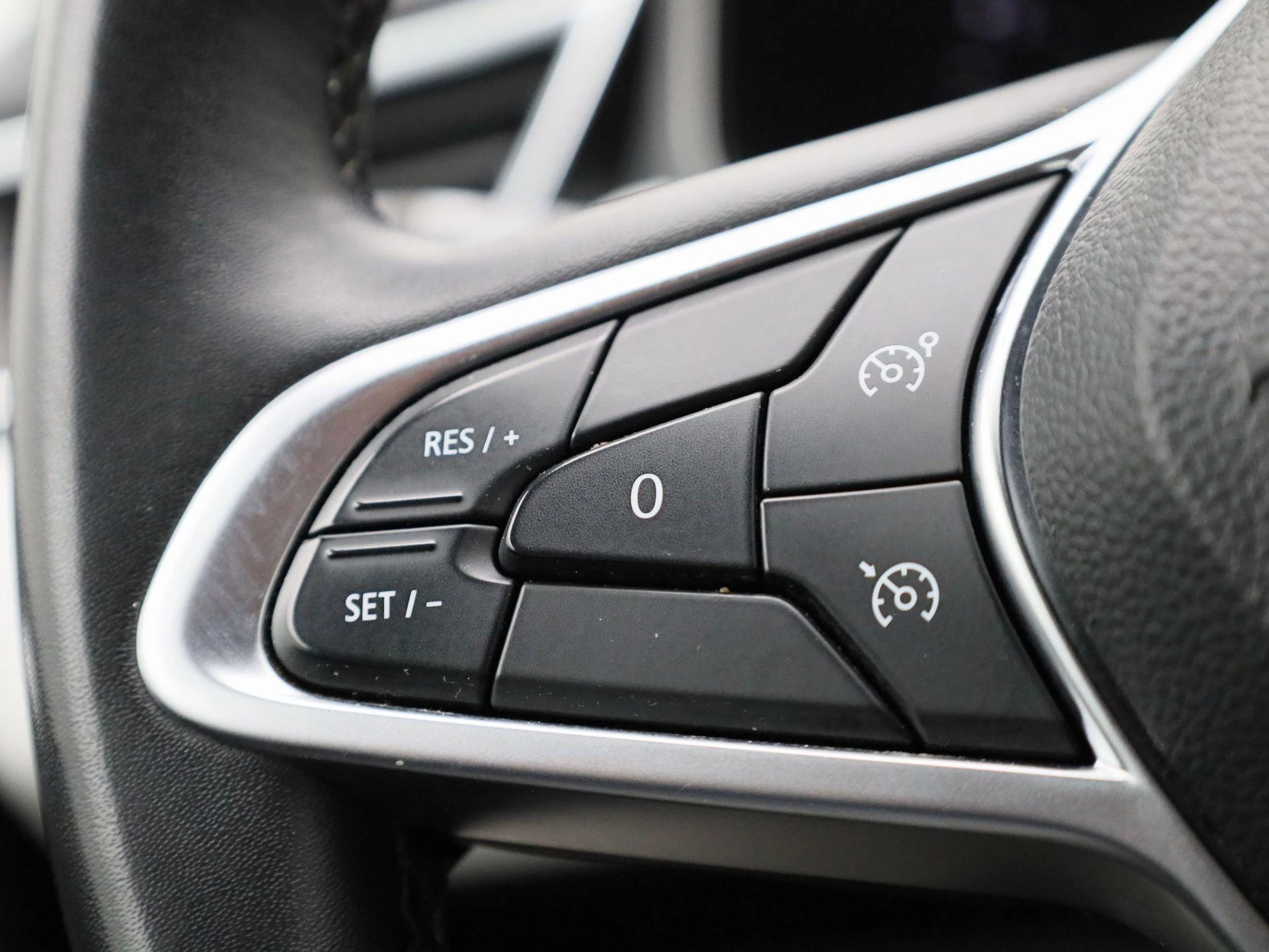 Renault-Clio-image-17