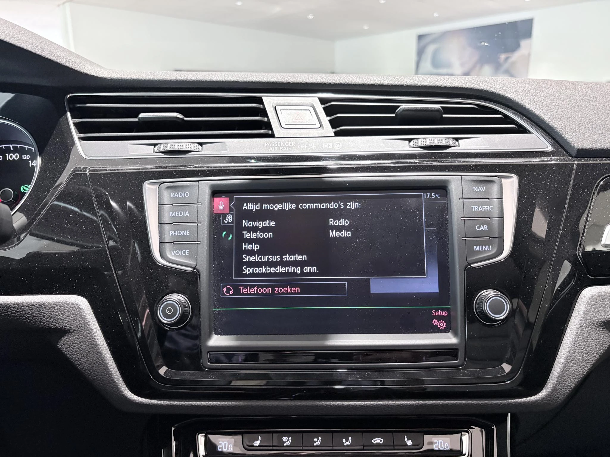 Volkswagen-Touran-image-30