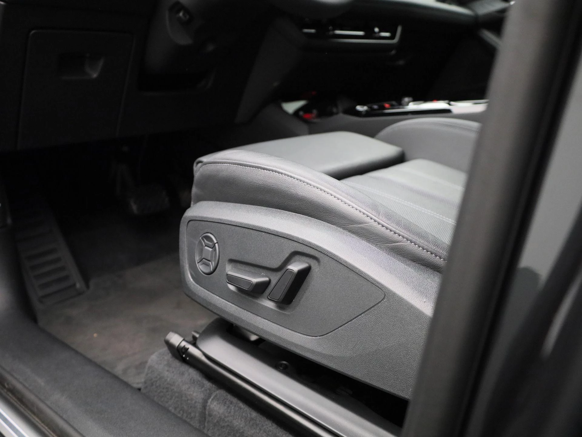 Audi-Q6 e-tron-image-42