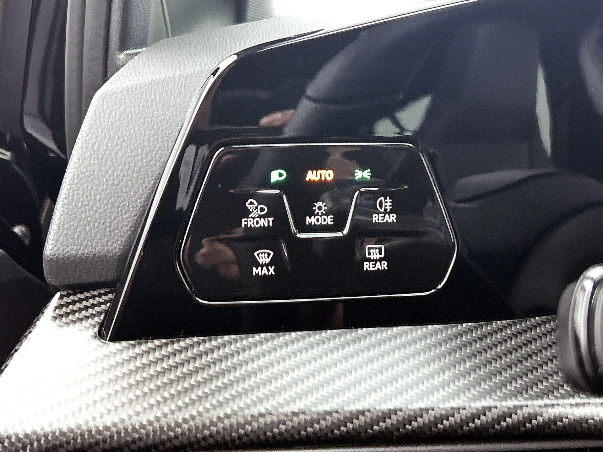 Volkswagen-Golf-image-12