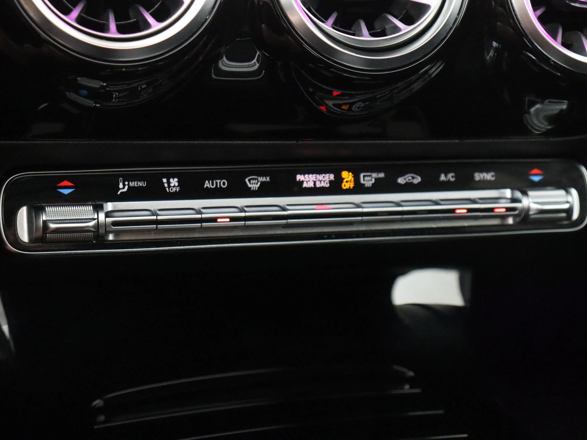 Mercedes-Benz-CLA-image-19