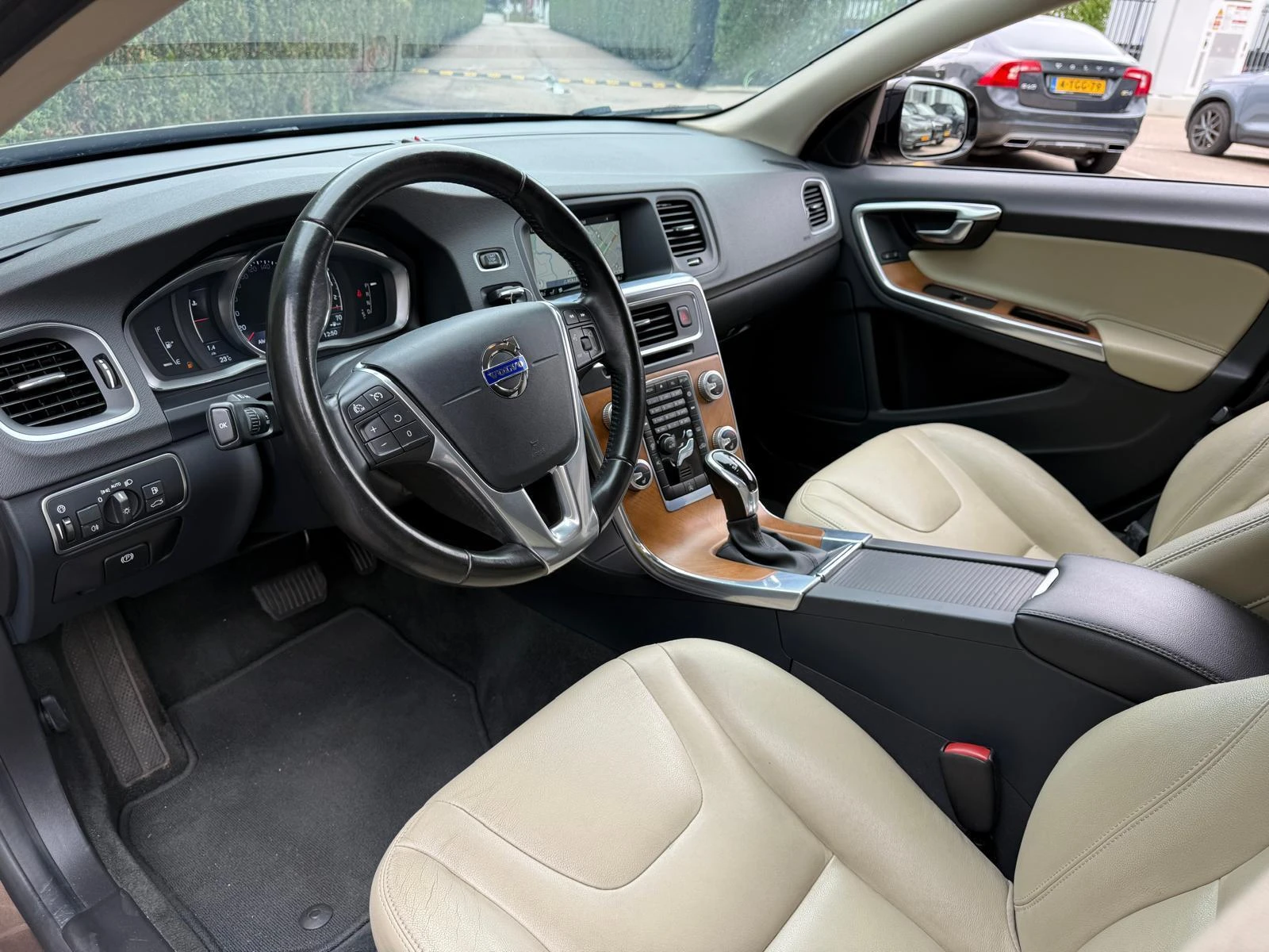 Volvo-V60-image-12
