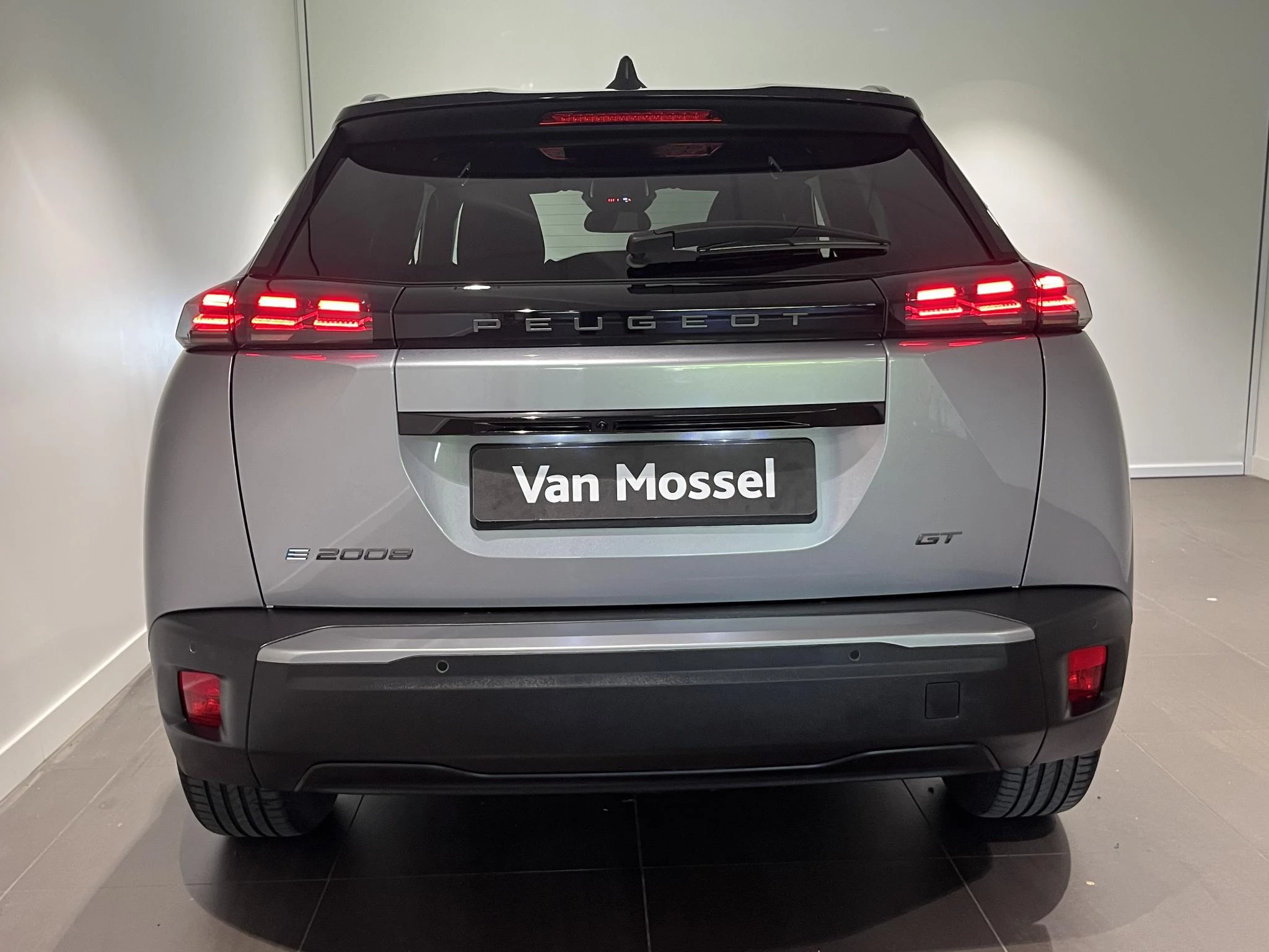 Peugeot-e-2008-image-4