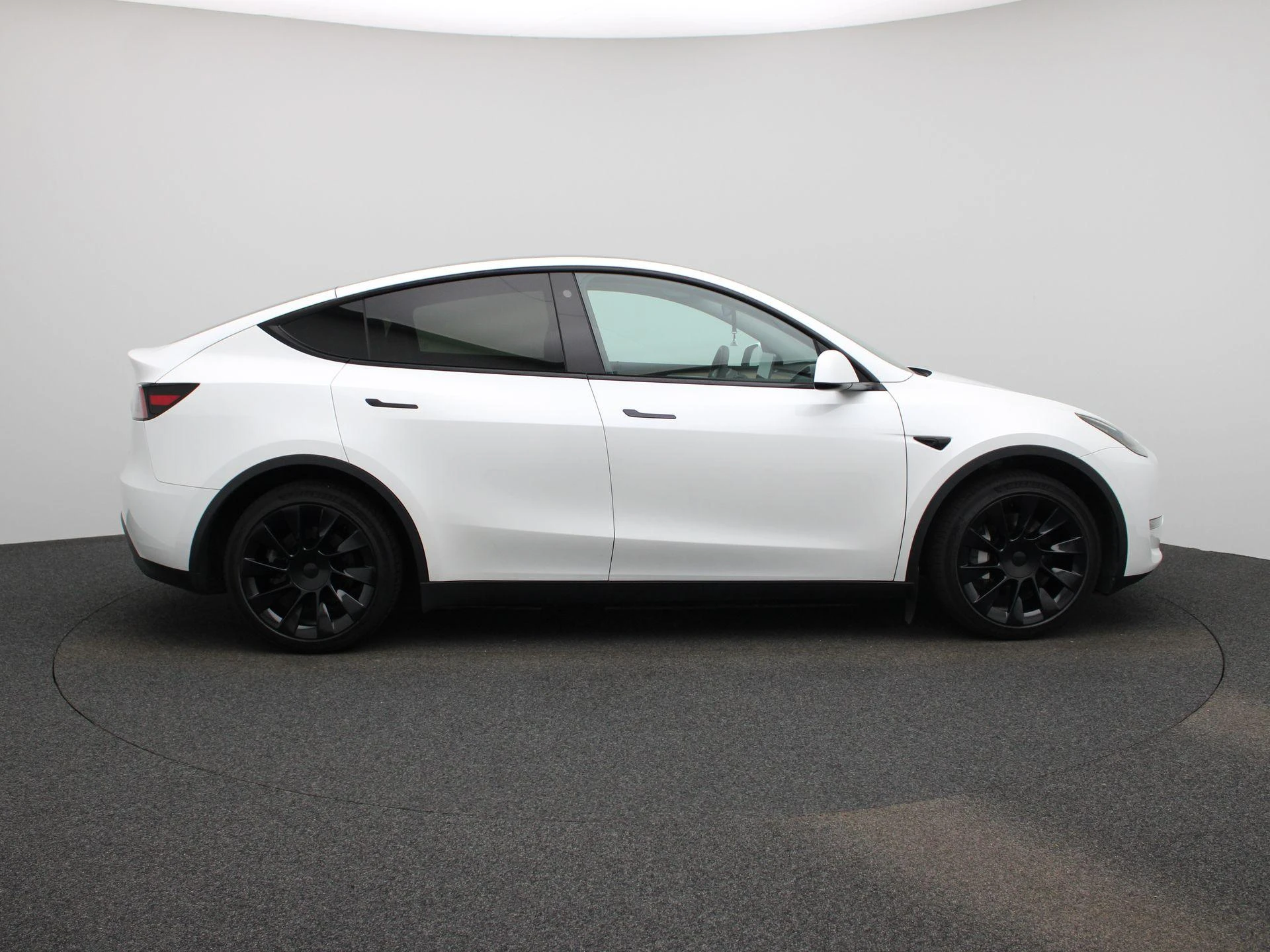 Tesla-Model Y-image-5