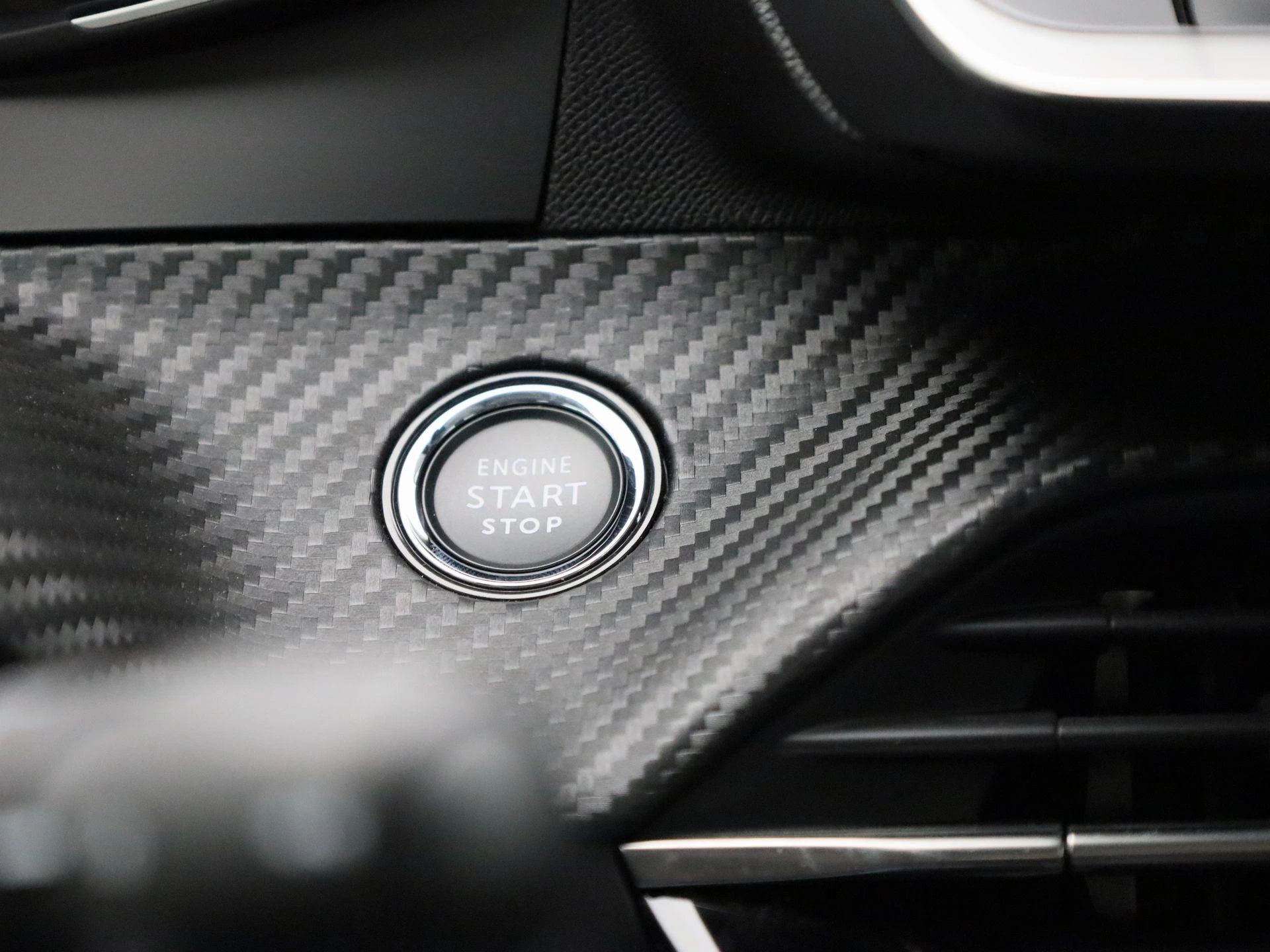 Peugeot-e-2008-image-21