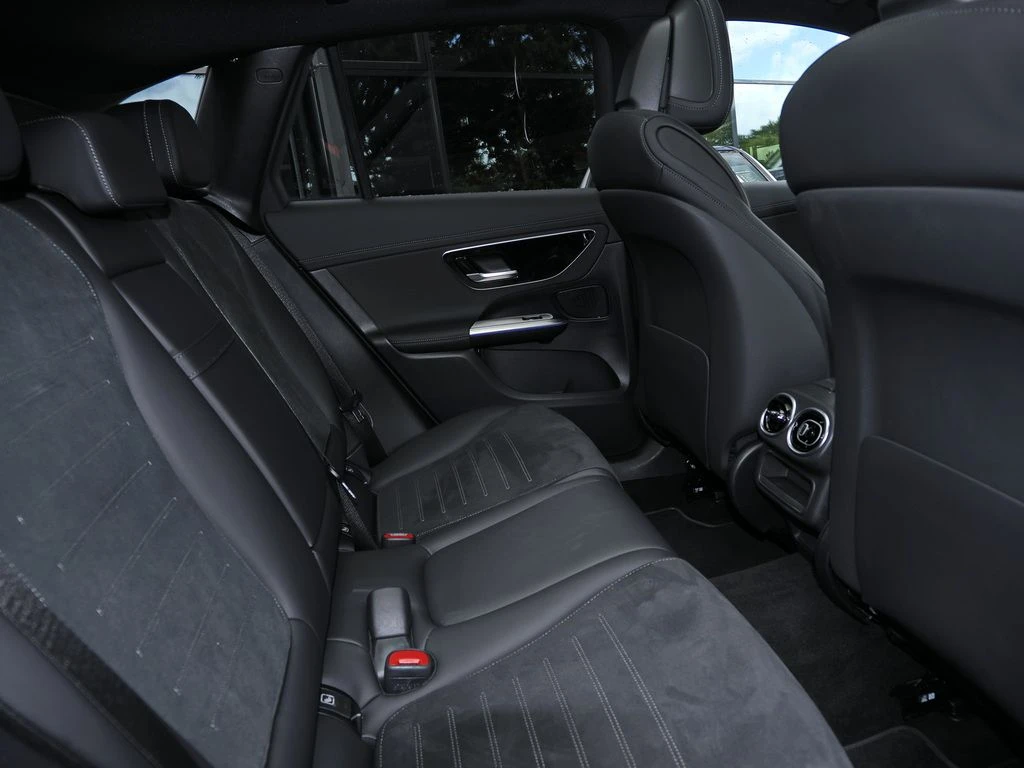 Mercedes-Benz-GLC 220 d-image-13