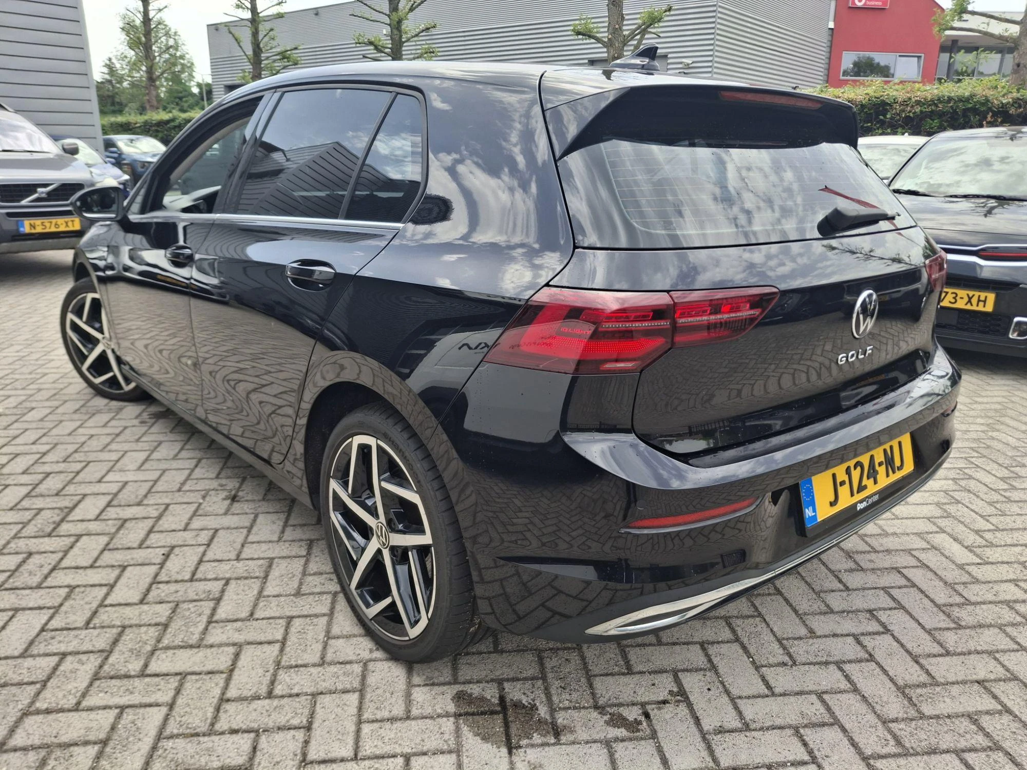 Volkswagen-Golf-image-1