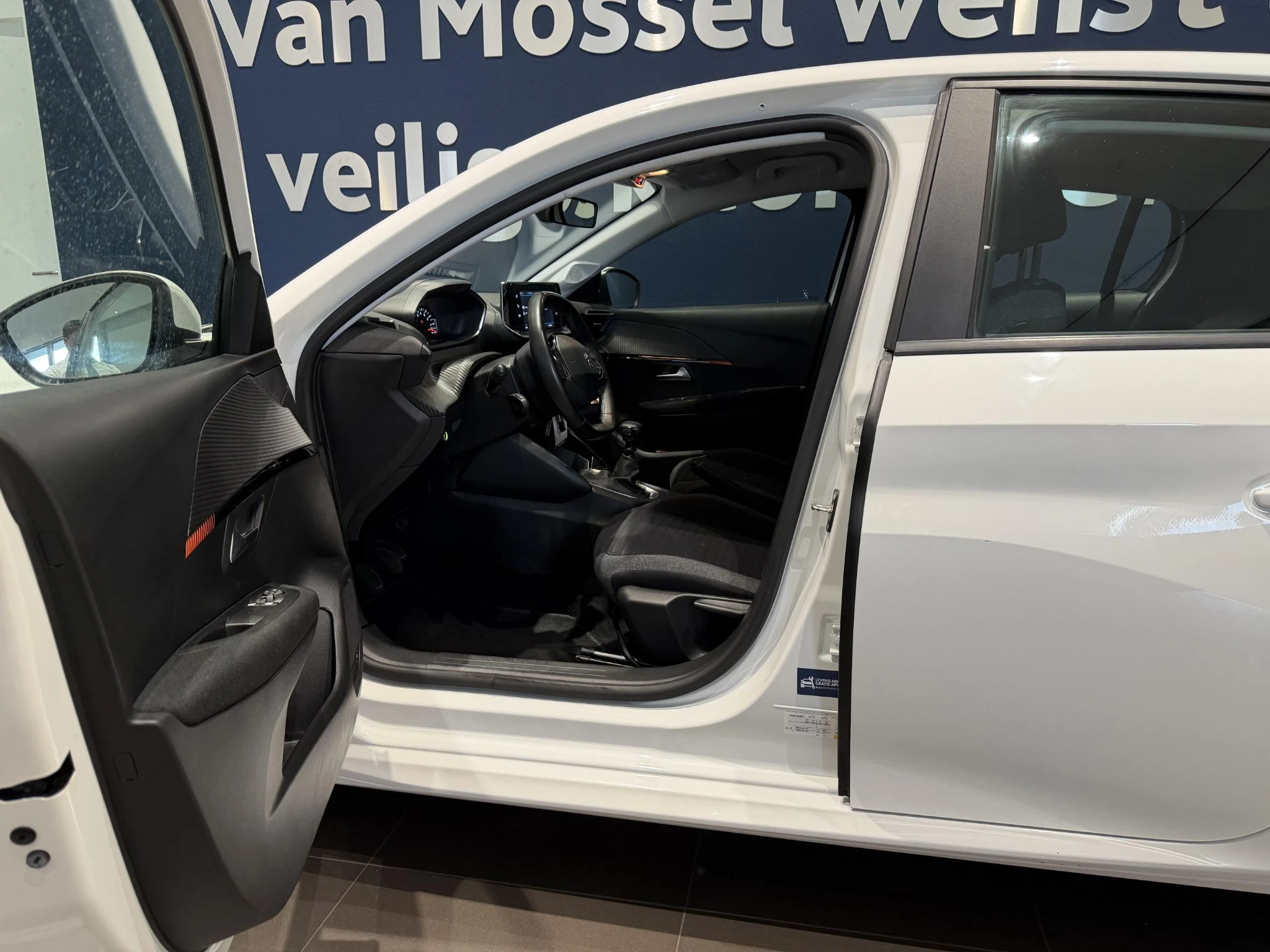 Peugeot-208-image-10