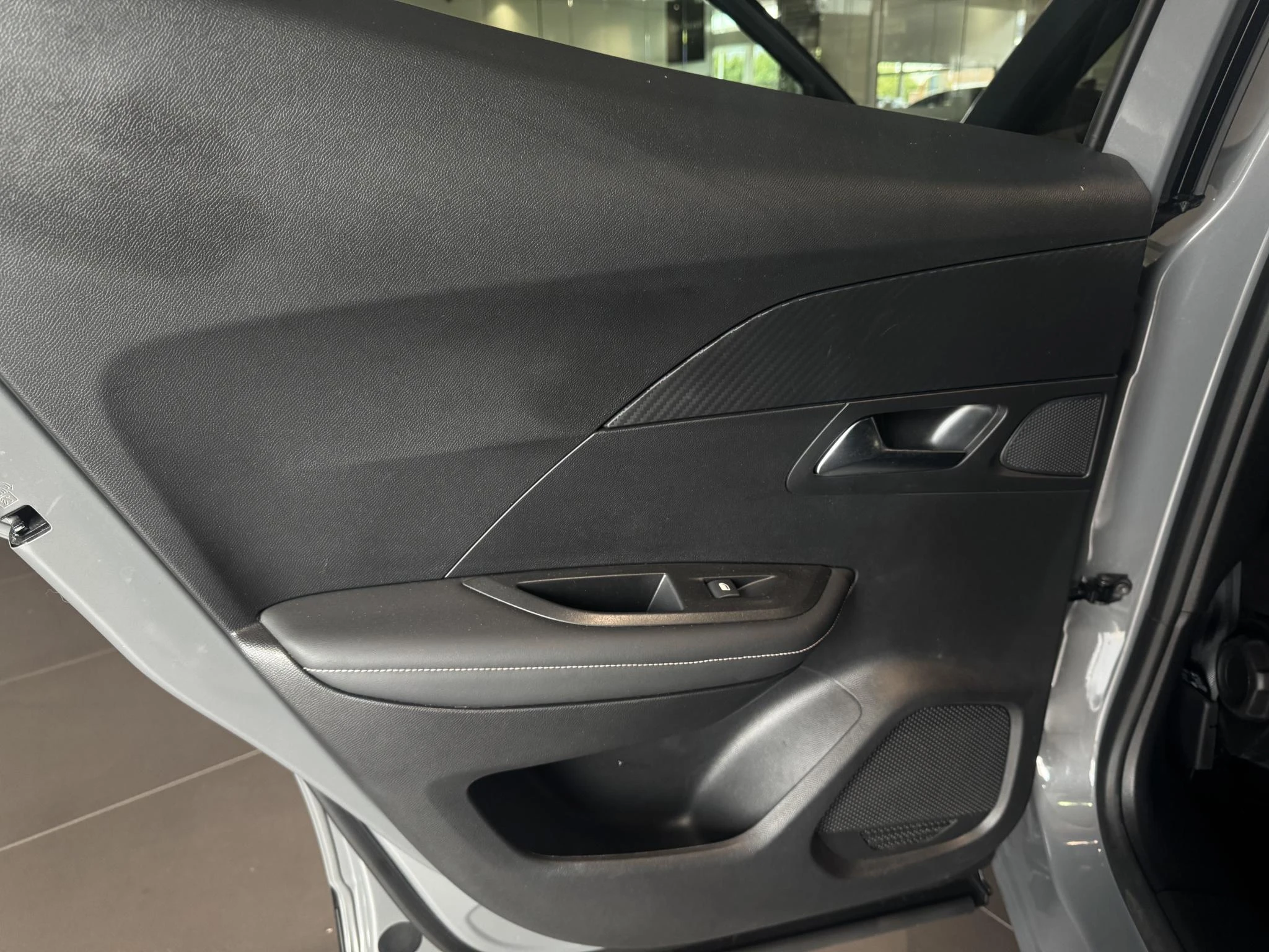Peugeot e-2008 EV Allure Avantage 54 kWh