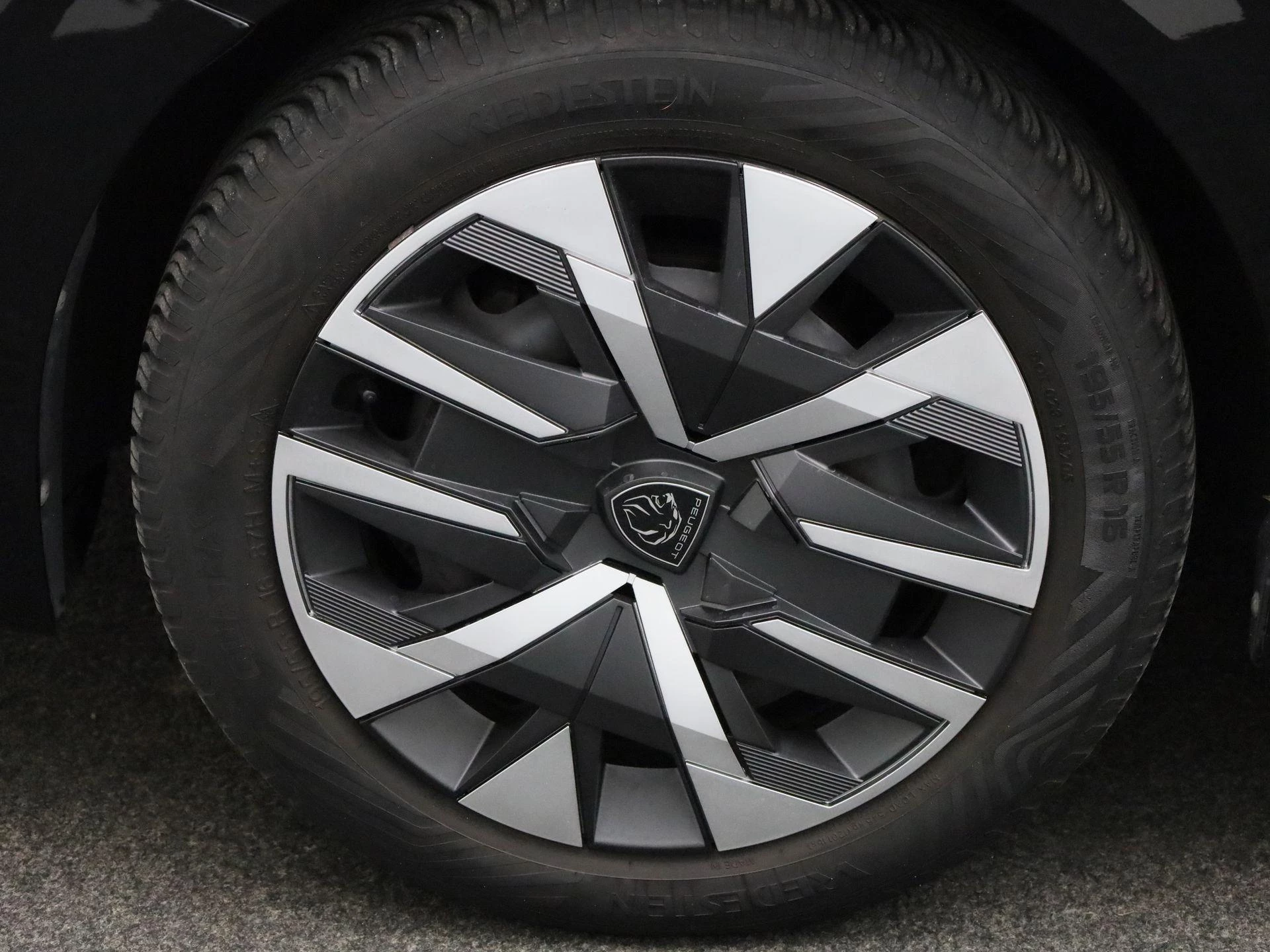 Peugeot-208-image-11