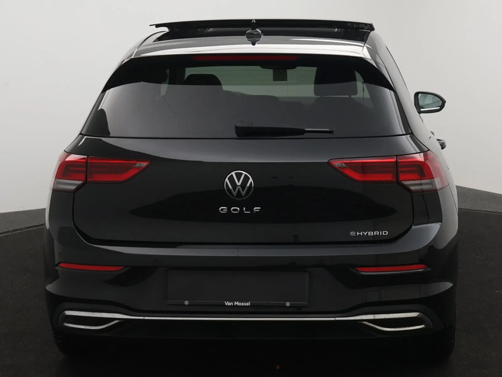 Volkswagen-Golf-image-3