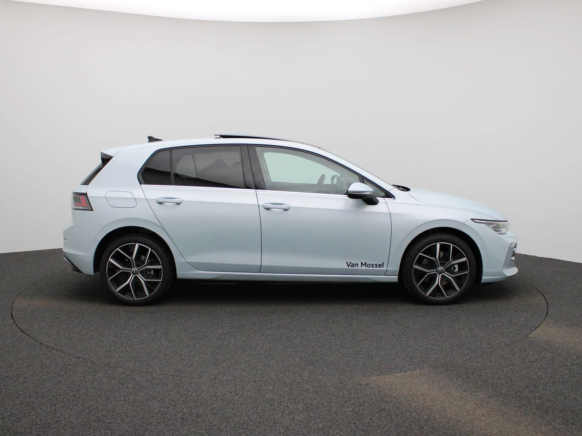 Volkswagen-Golf-image-5