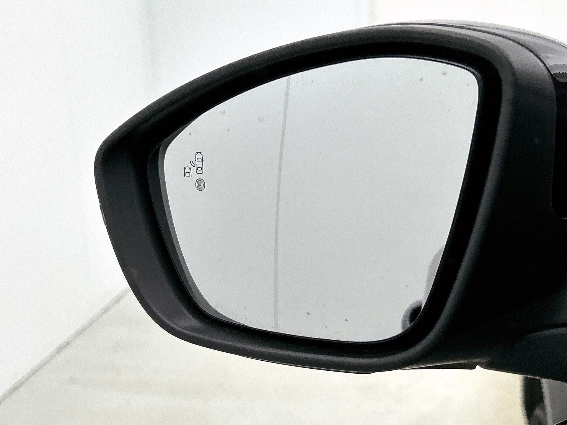 Peugeot-e-2008-image-24