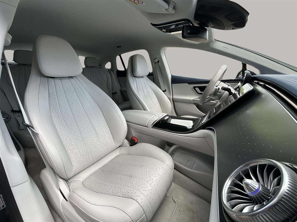 Mercedes-Benz-EQE-image-18