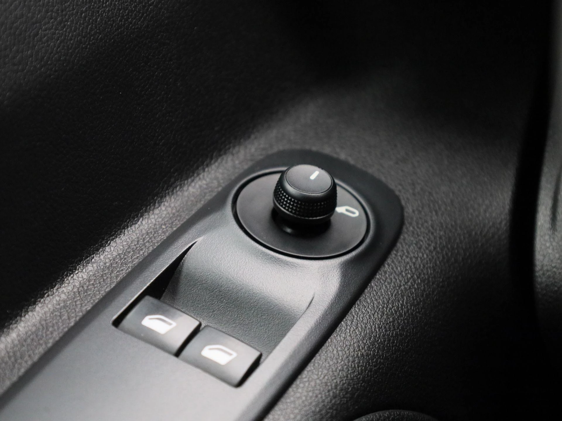 Opel-Combo Life-image-23