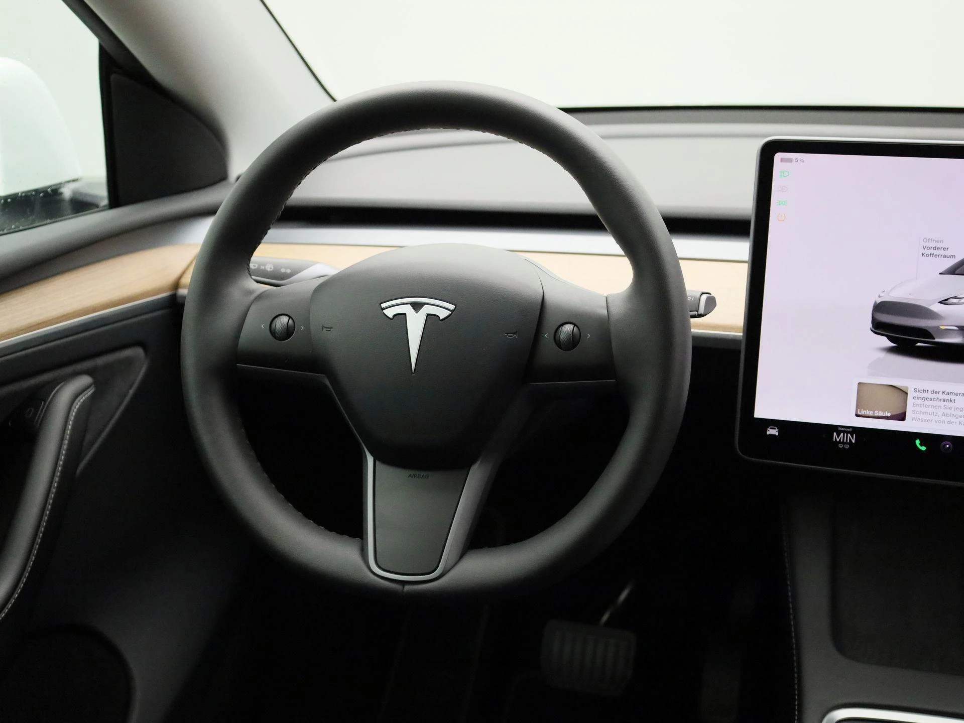 Tesla-Model Y-image-9