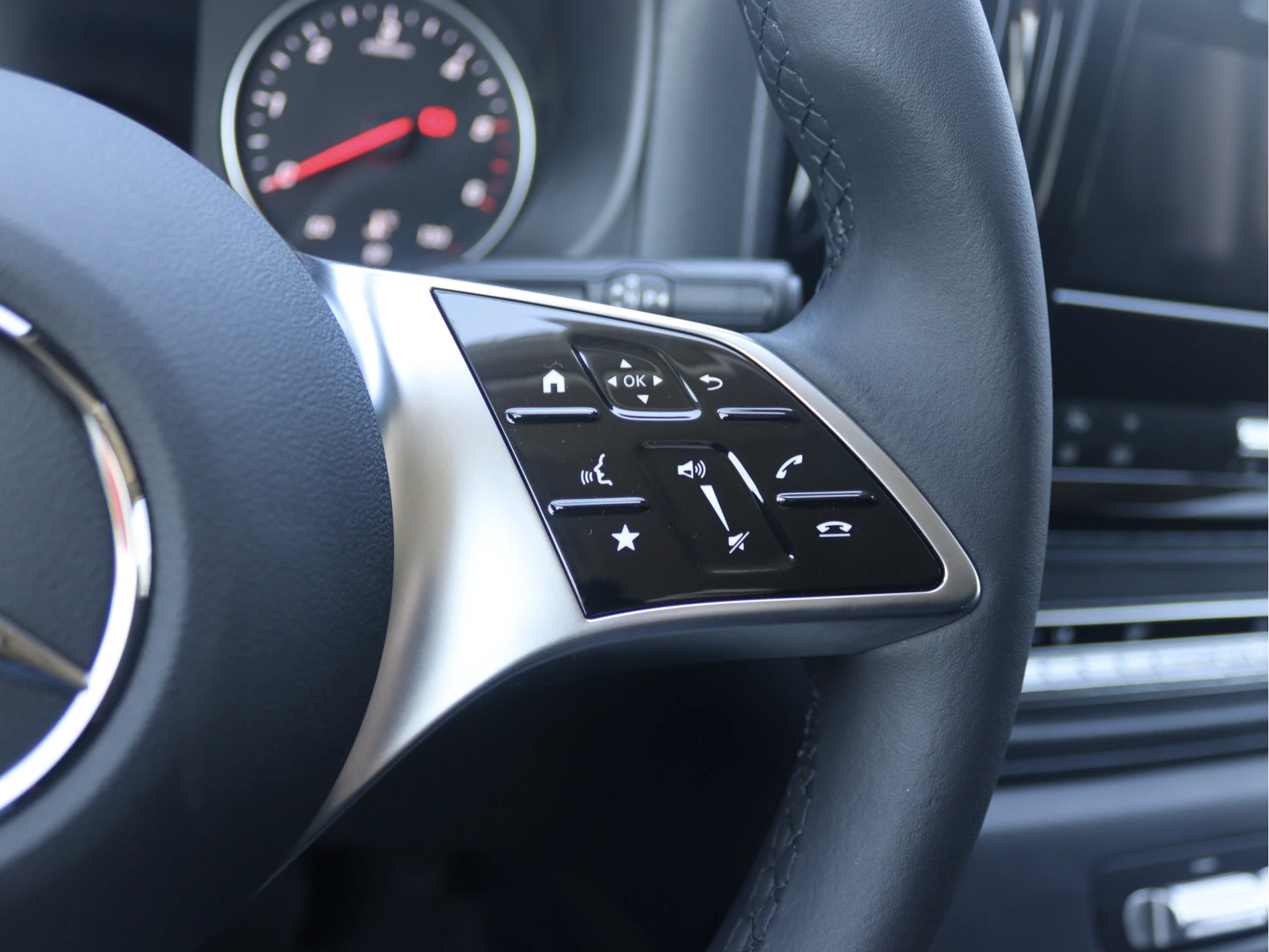 Mercedes-Benz-Vito-image-8