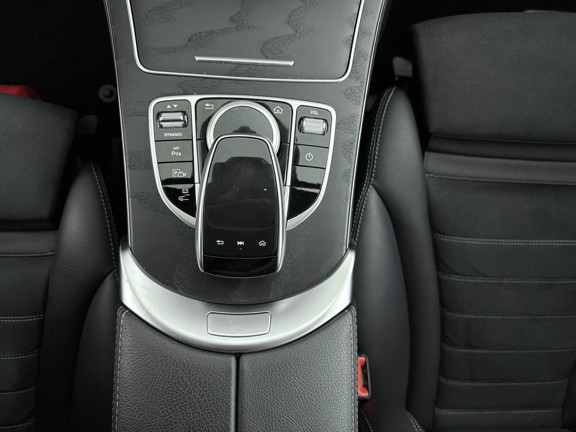 Mercedes-Benz-C-Klasse-image-14