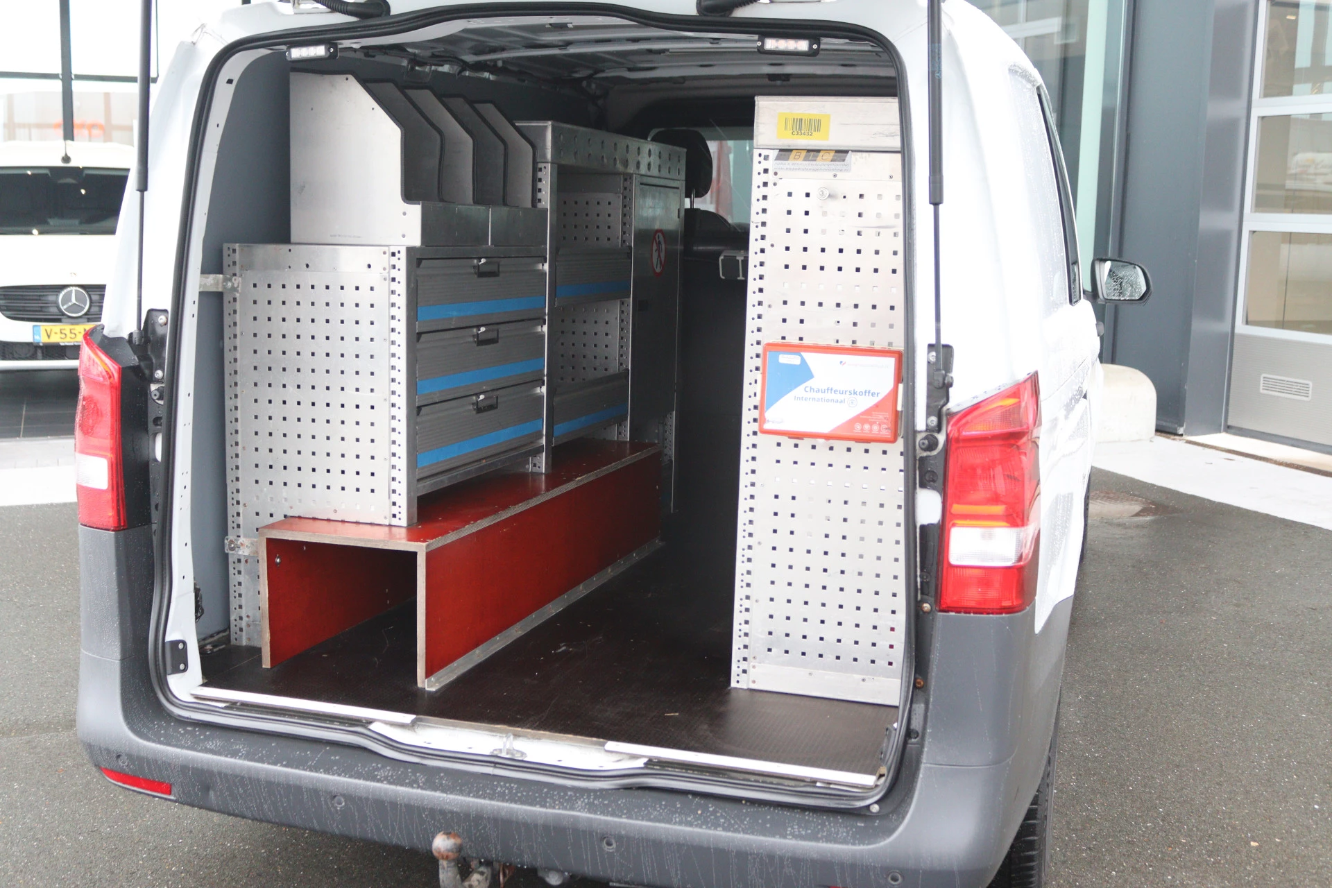 Mercedes-Benz-Vito-image-2