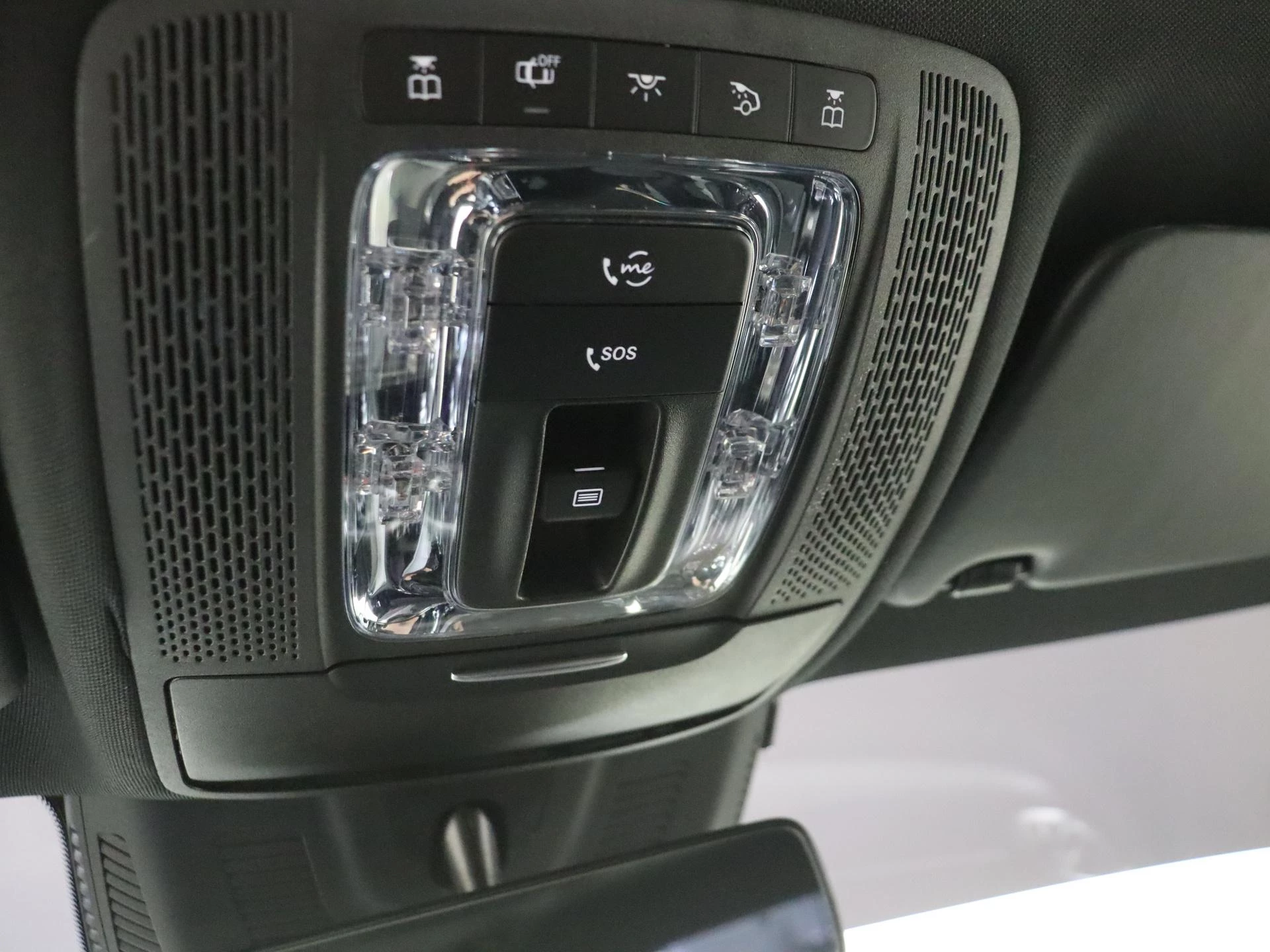 Mercedes-Benz-GLA-image-22