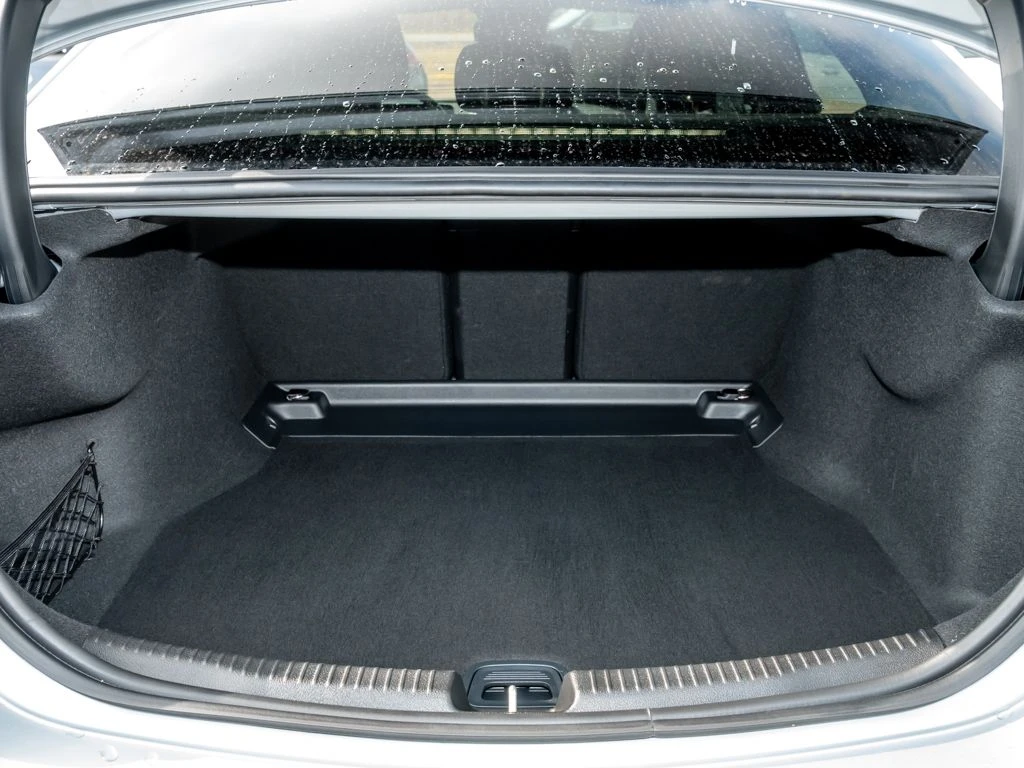 Mercedes-Benz-C-Klasse 180-image-15