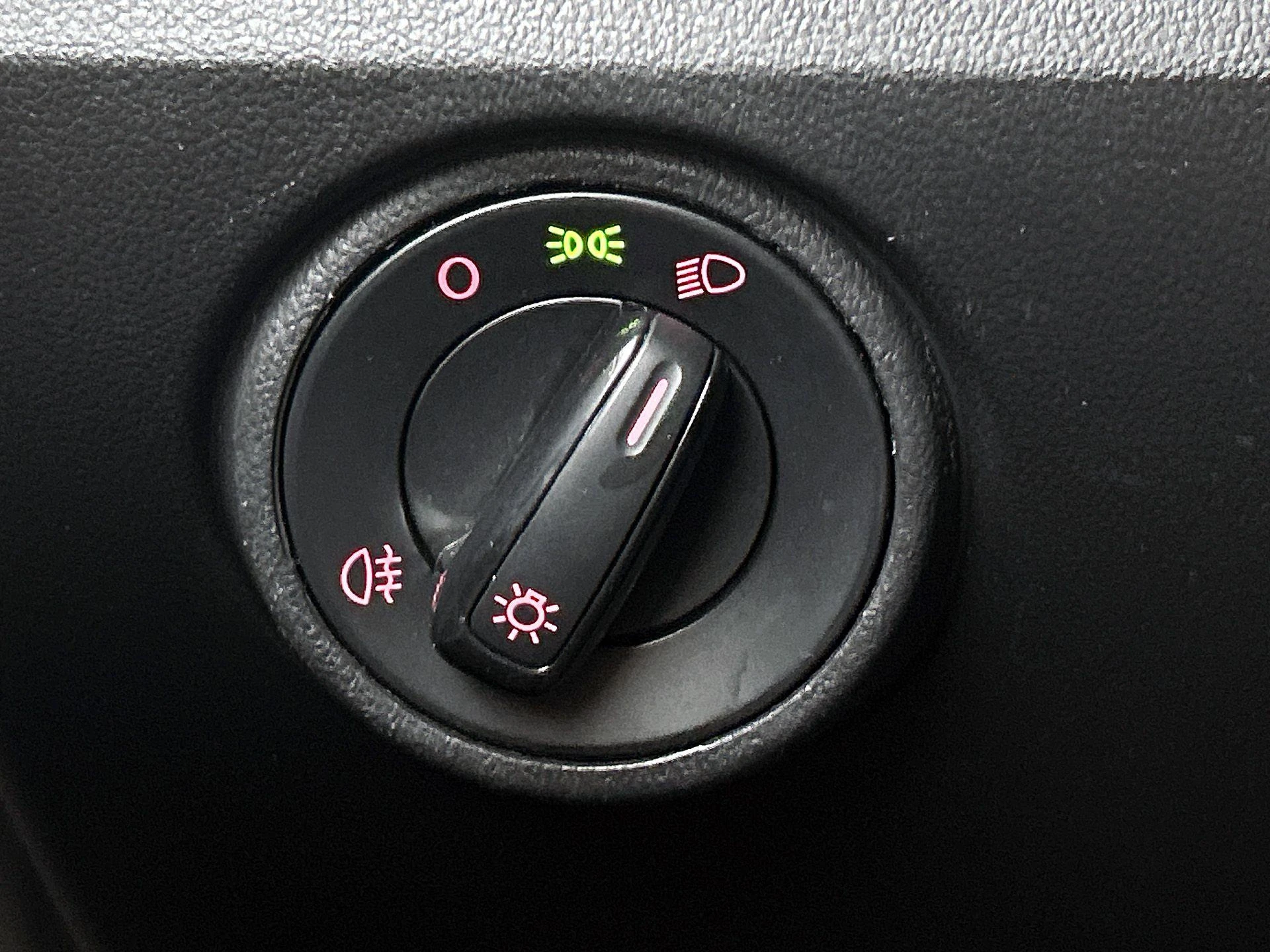 Volkswagen-up!-image-23