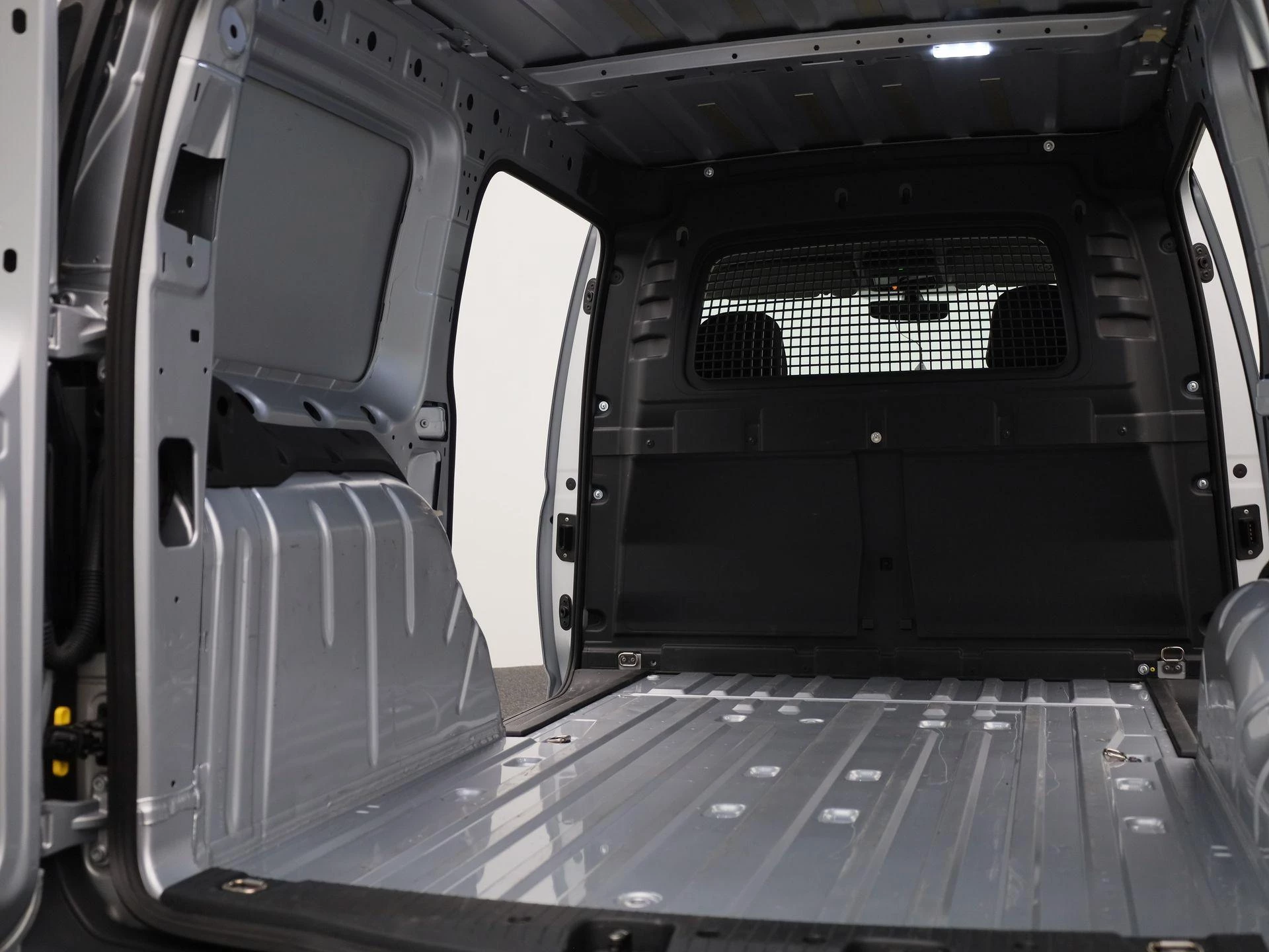 Volkswagen-Caddy-image-16
