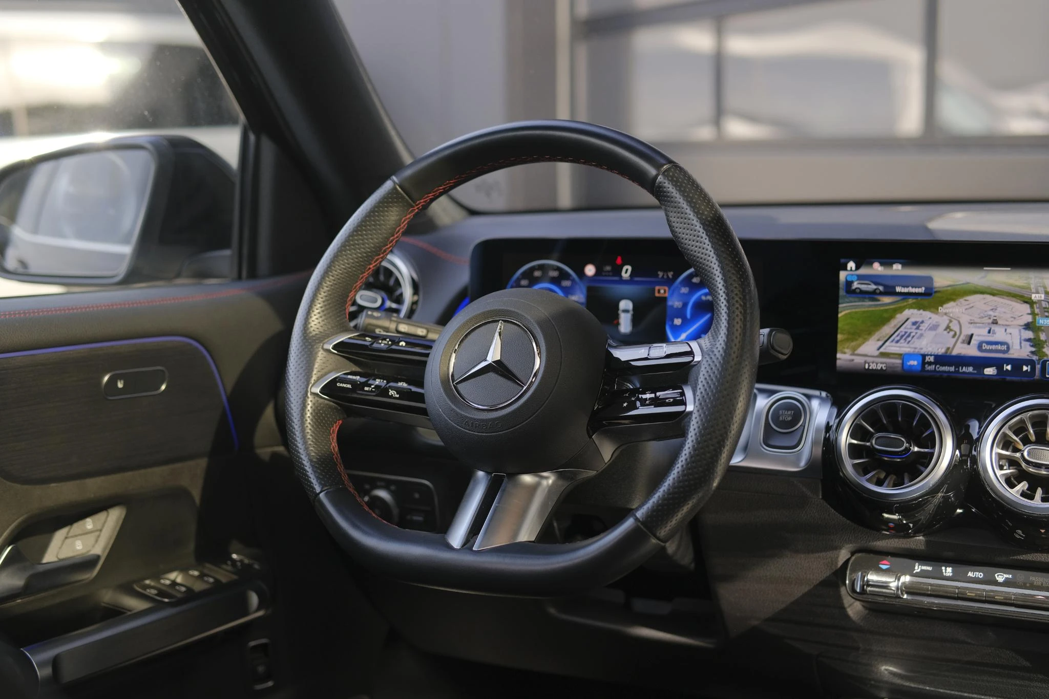 Mercedes-Benz-EQB-image-19