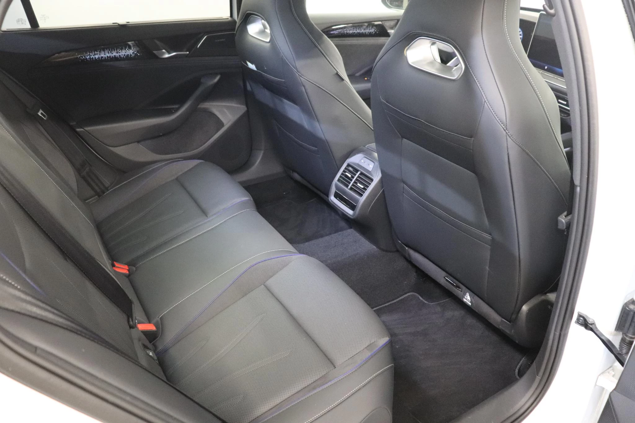 Volkswagen-Passat-image-17