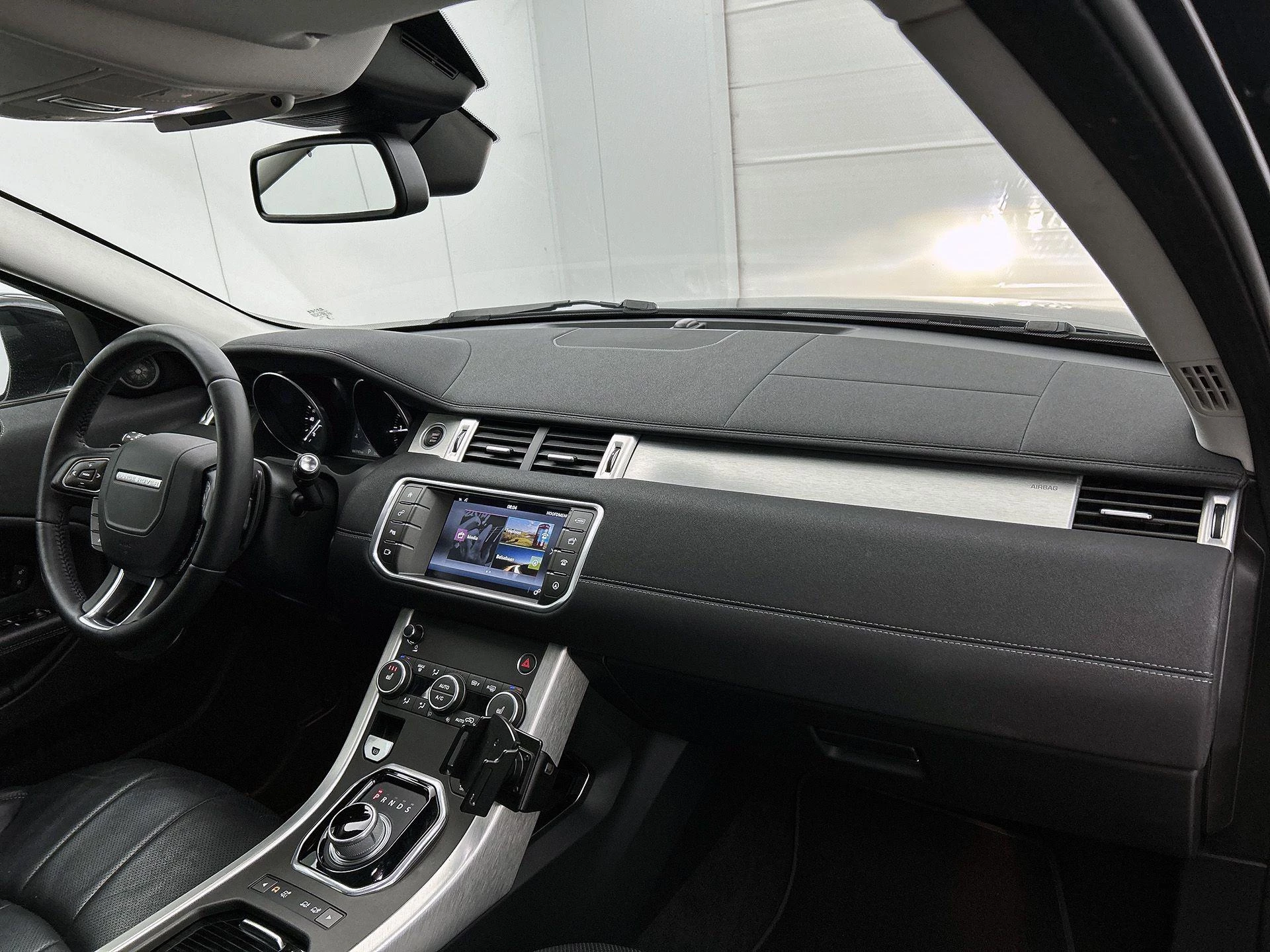Land Rover-Range Rover Evoque-image-23