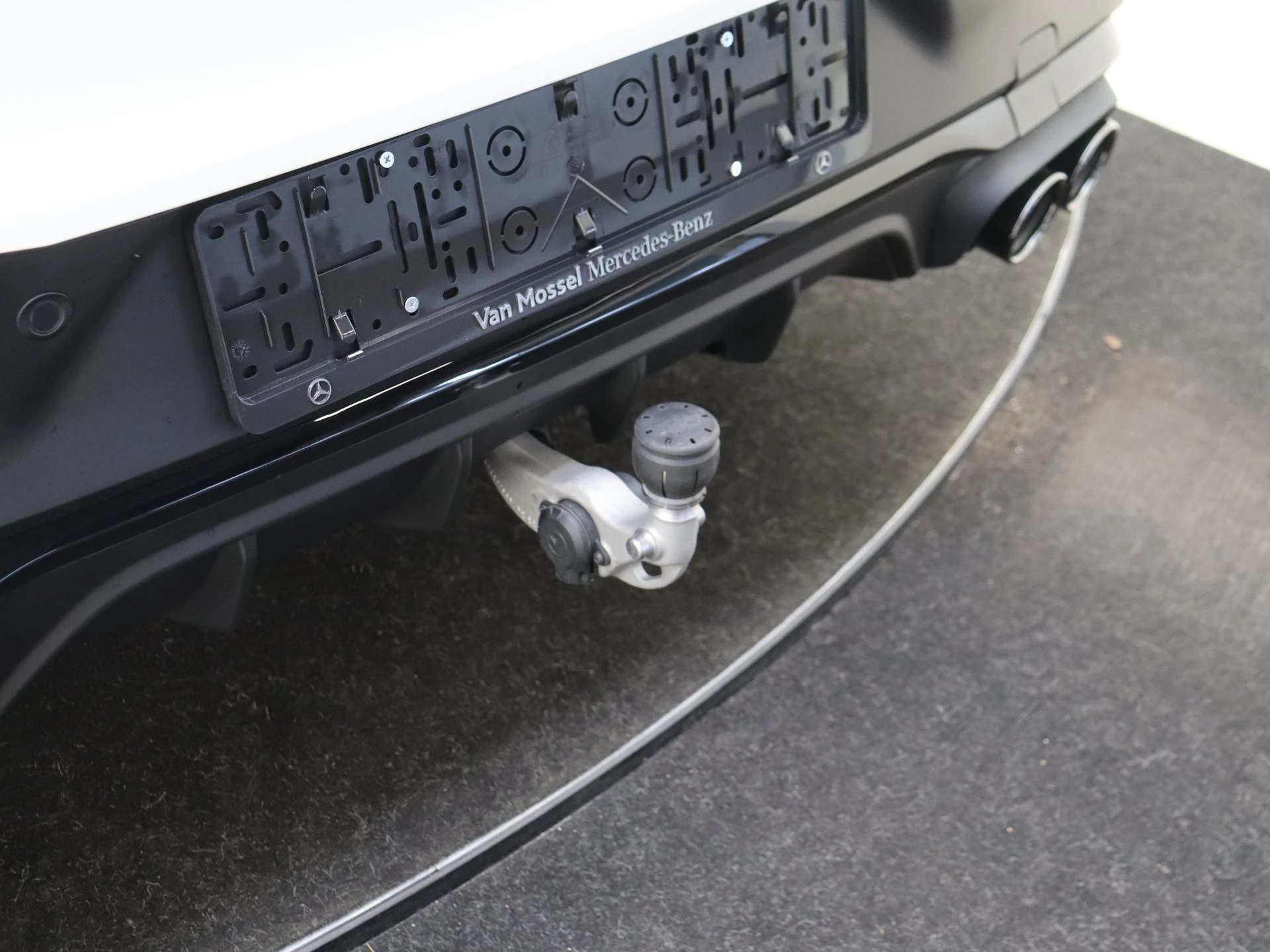 Mercedes-Benz-GLC-image-36