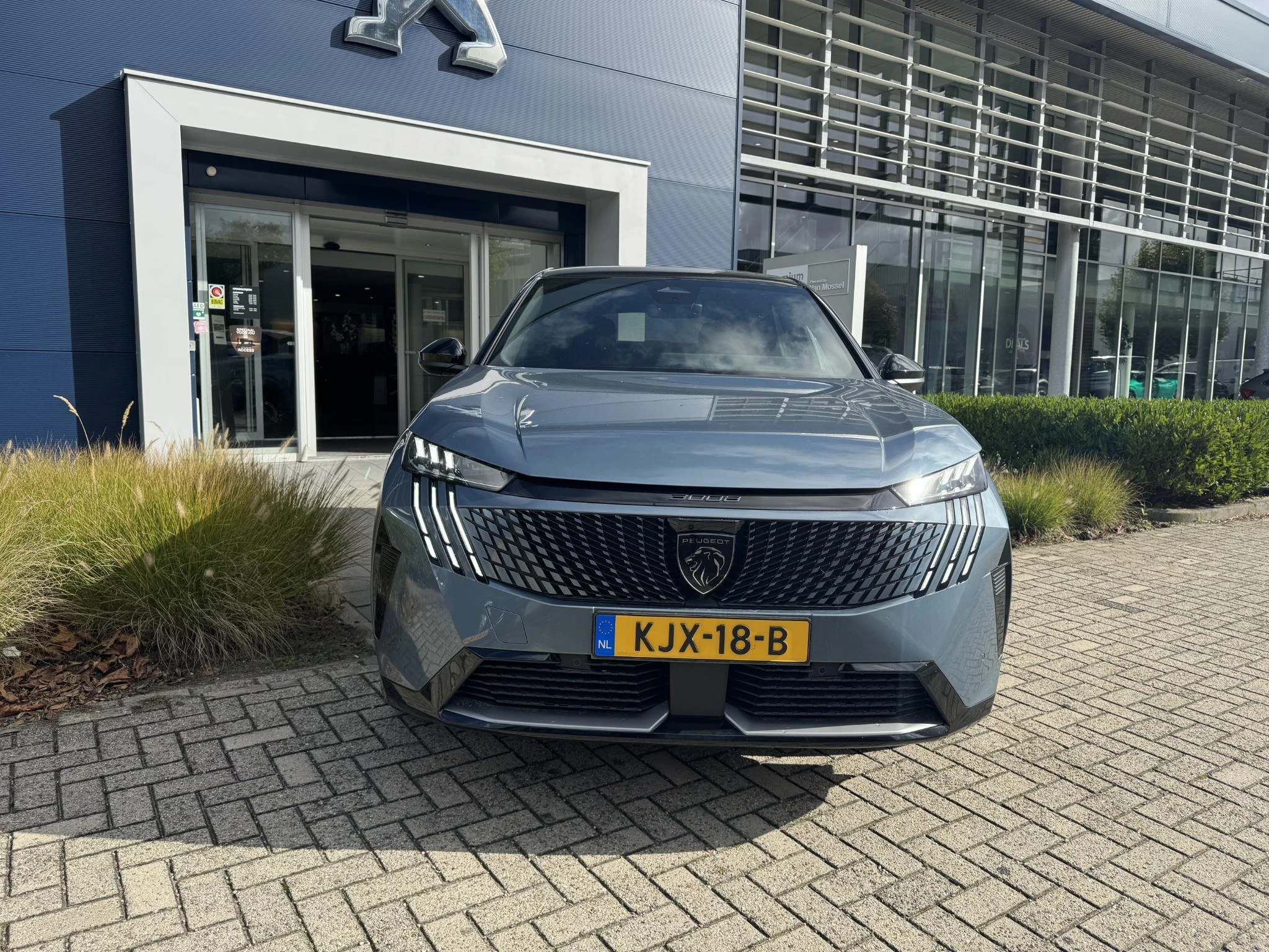 Peugeot-e-3008-image-12