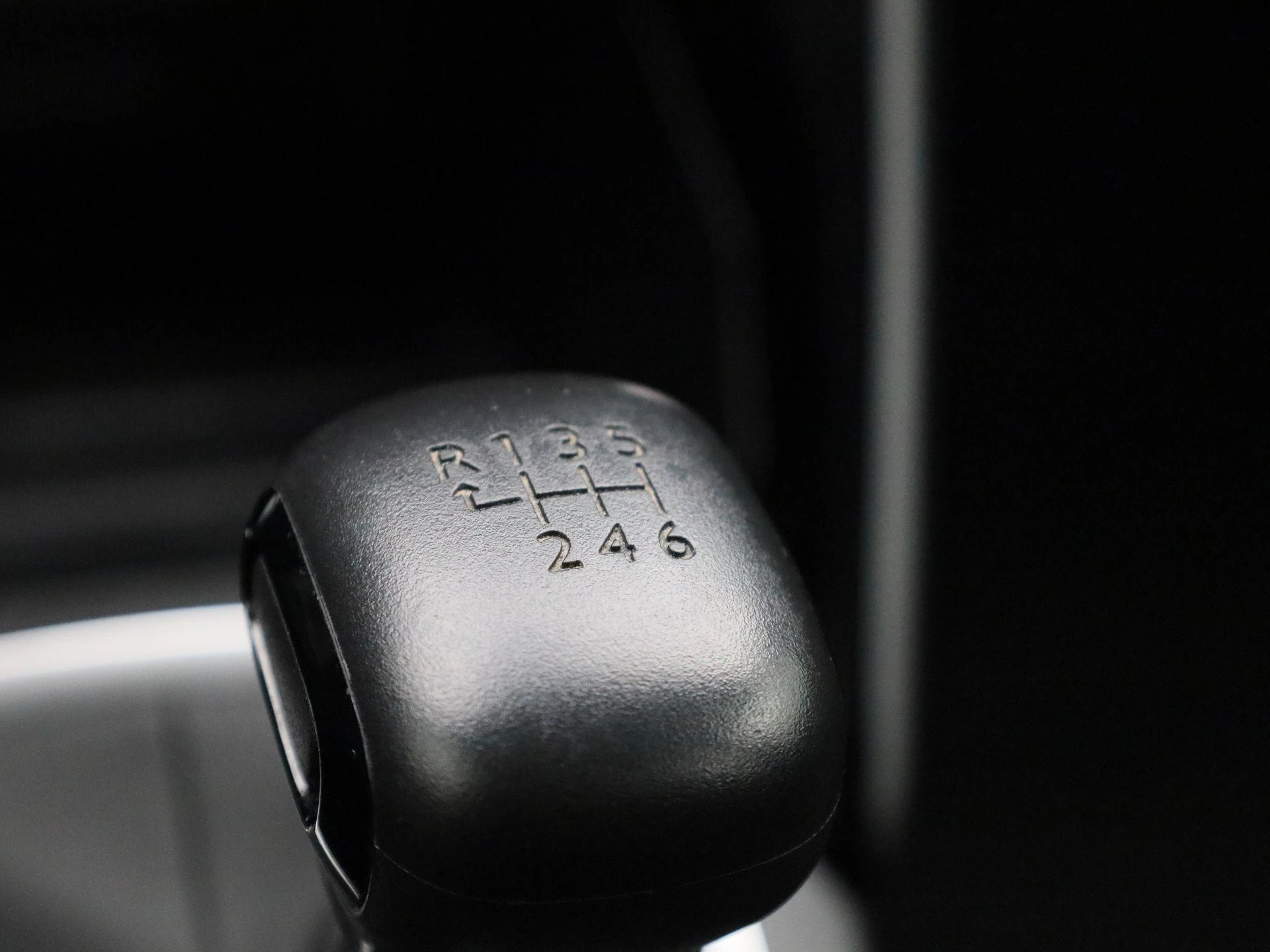 Peugeot-208-image-25