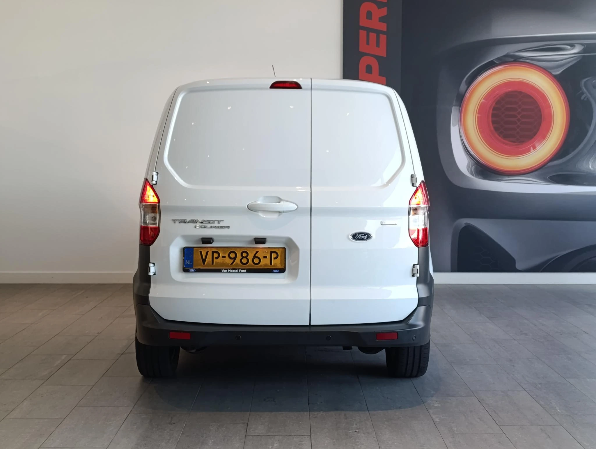 Ford-Transit Courier-image-3