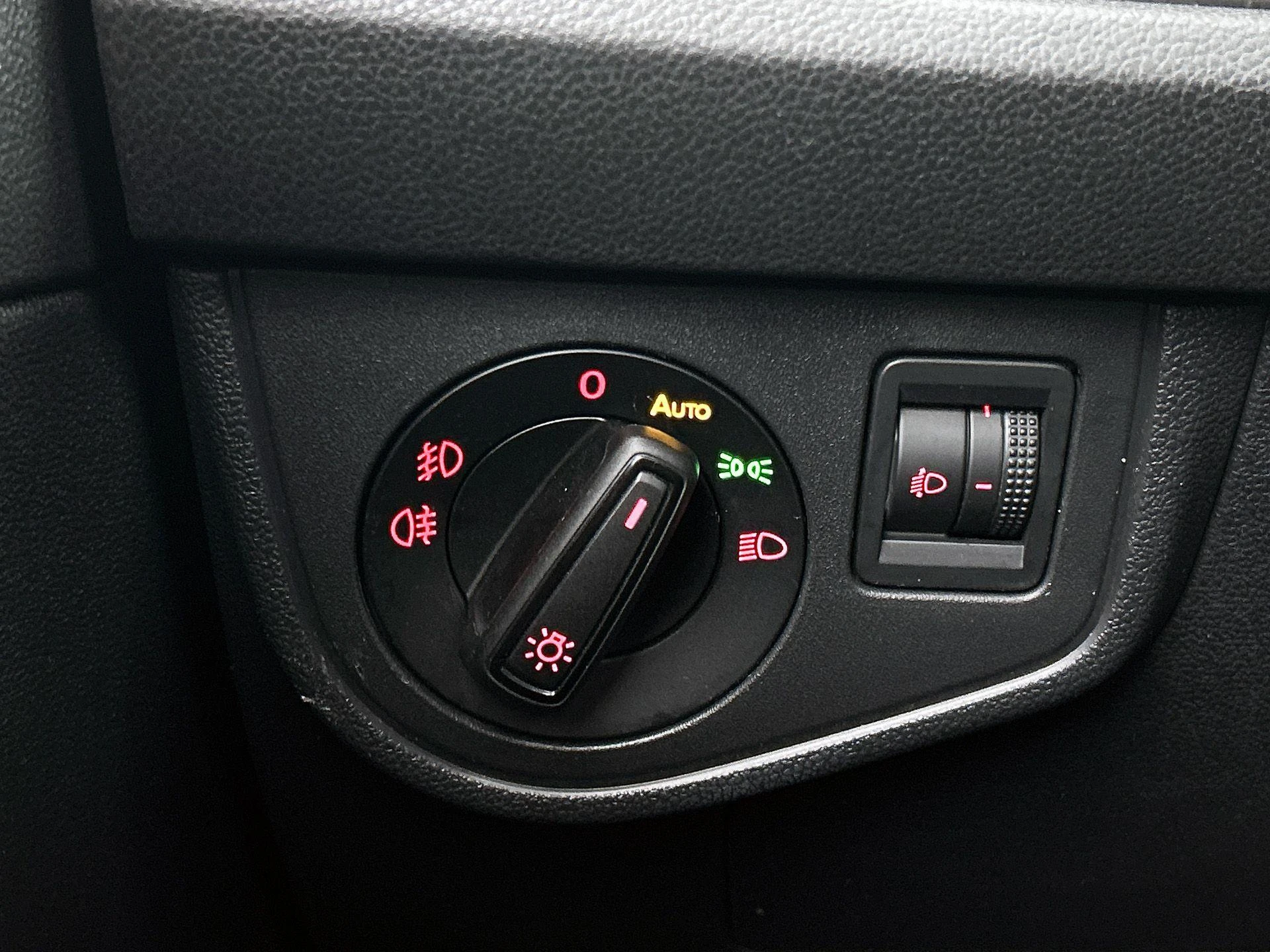 Volkswagen-Polo-image-21
