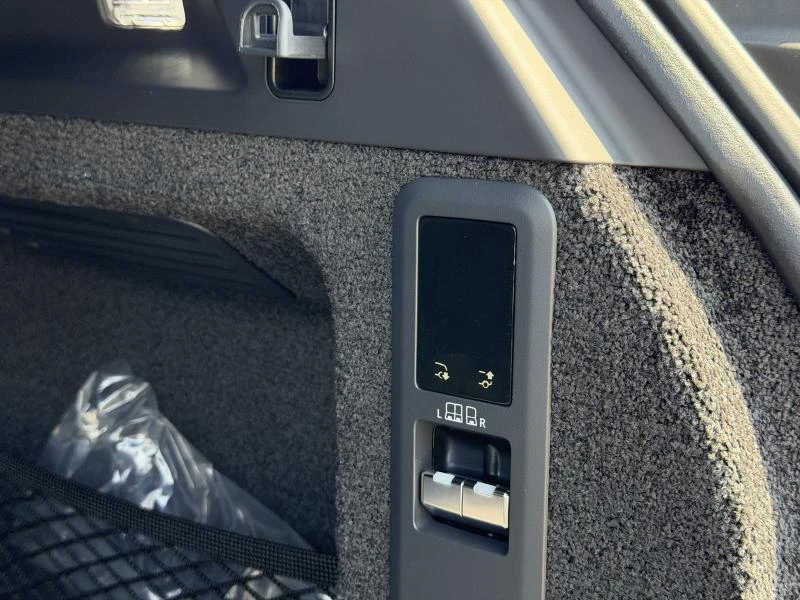 Land Rover-Range Rover-image-9