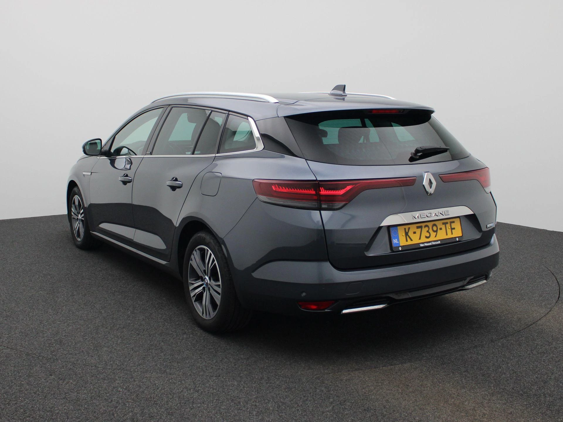 Renault-Megane E-Tech-image-1