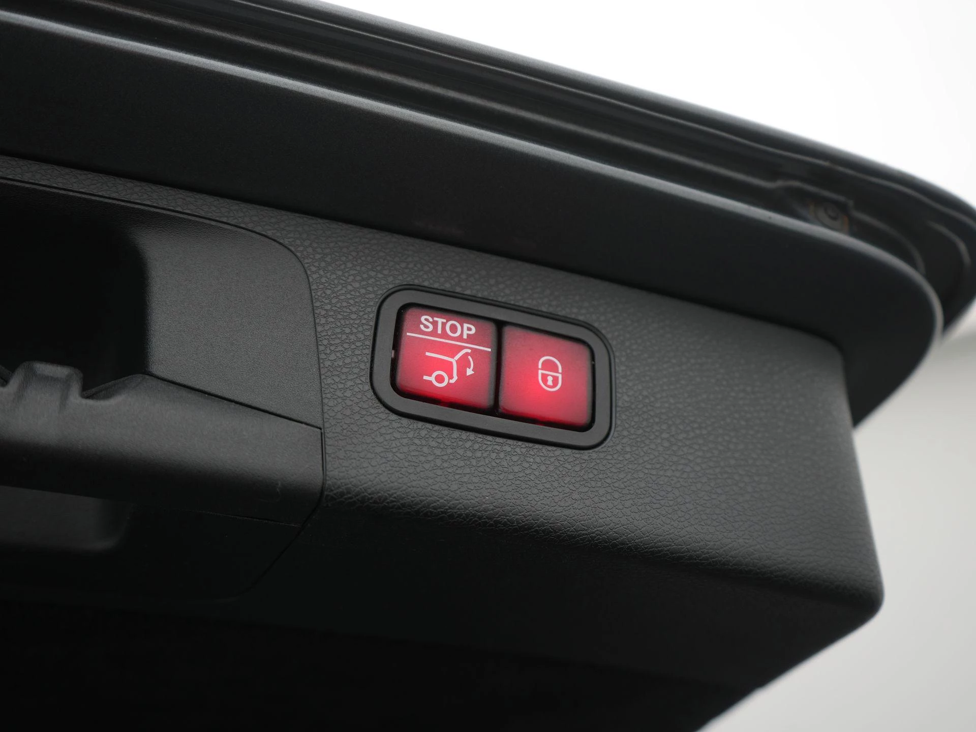 Mercedes-Benz-E-Klasse-image-33