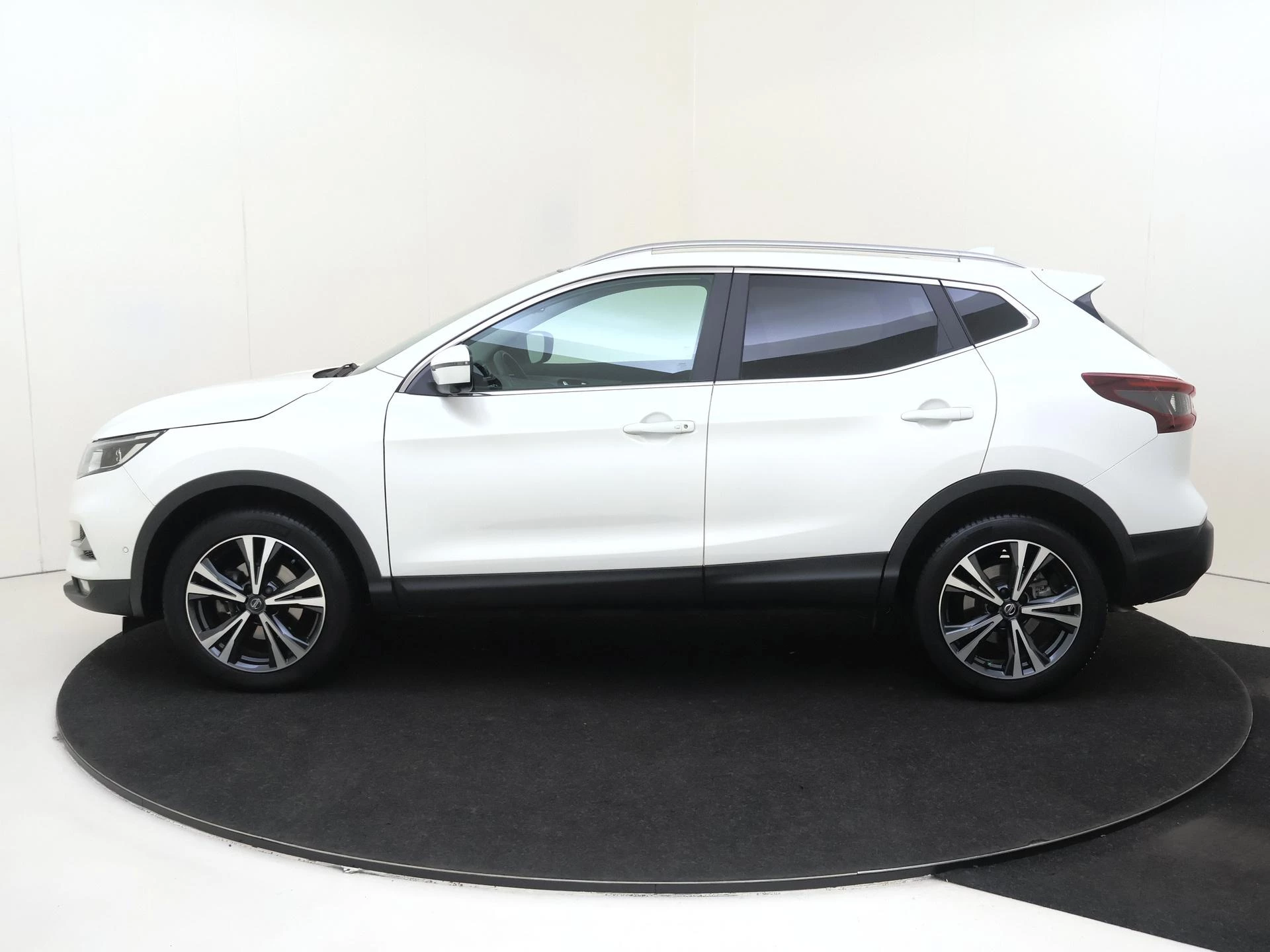 Nissan-QASHQAI-image-9