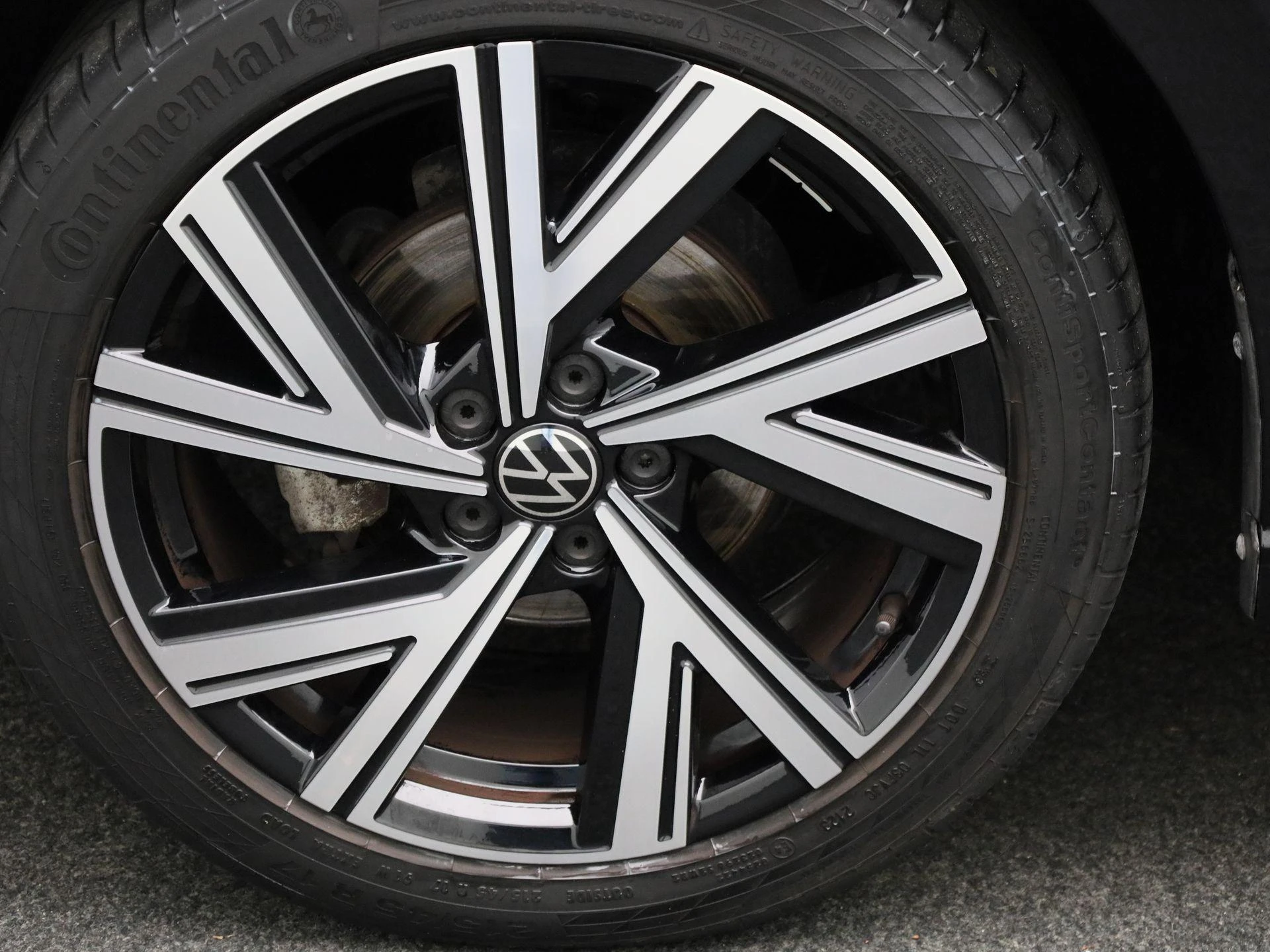 Volkswagen-Polo-image-12