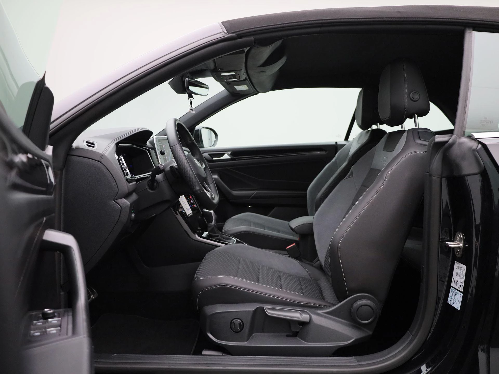 Volkswagen-T-Roc-image-11