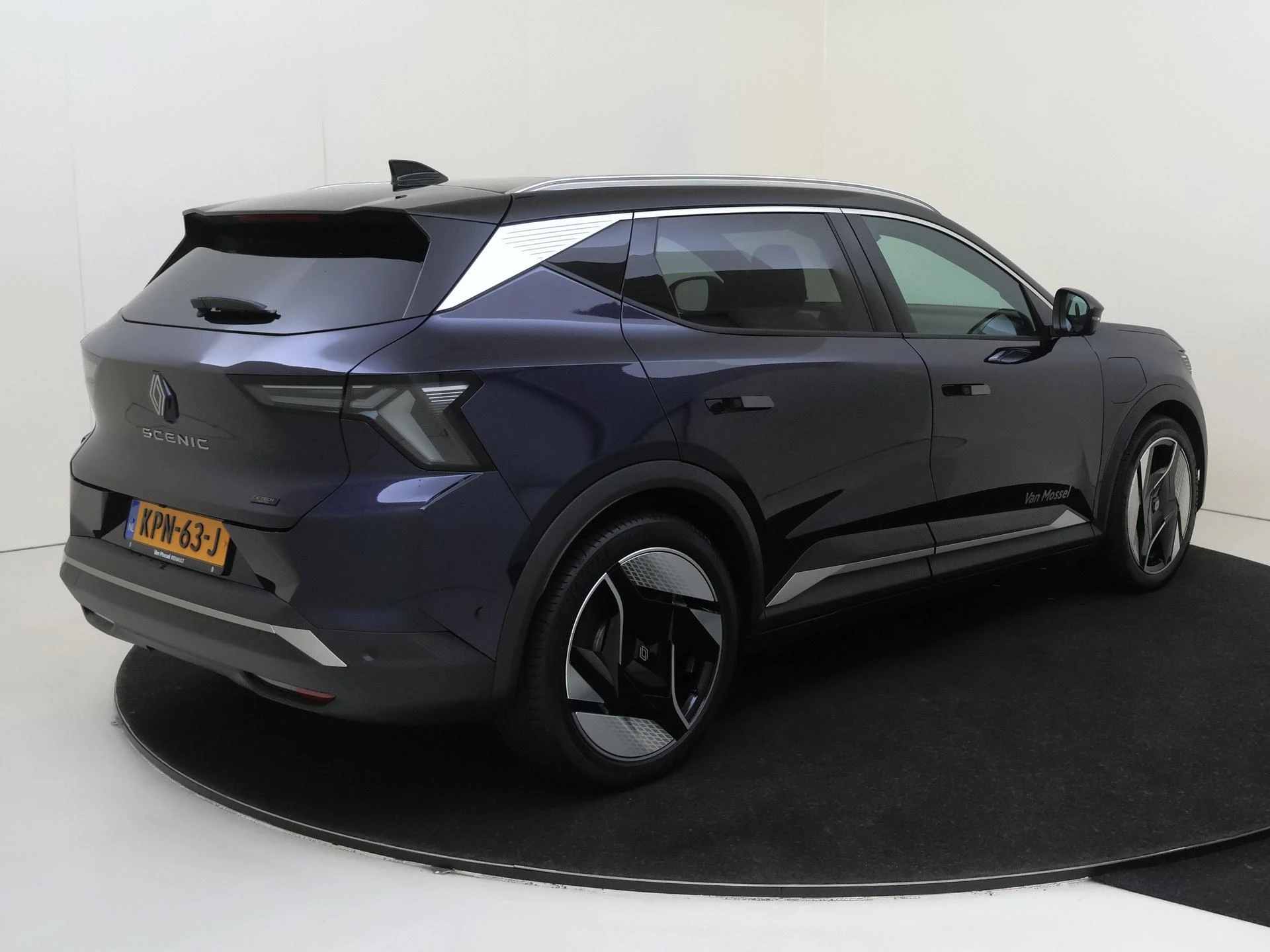 Renault Scénic E-Tech EV87 long range iconic