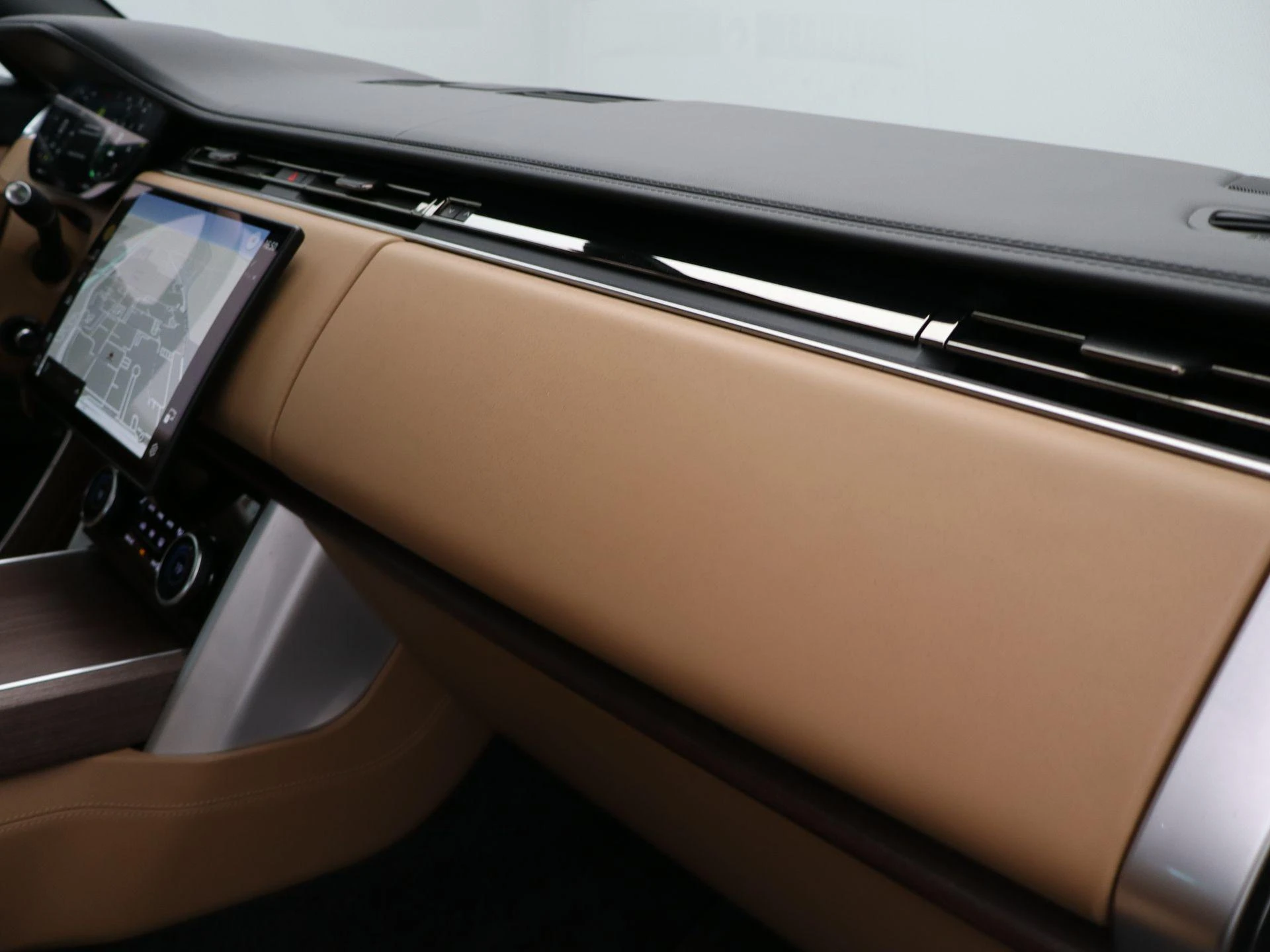 Land Rover-Range Rover-image-37