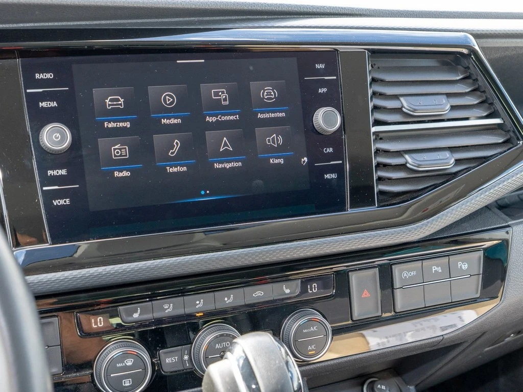 Volkswagen-Multivan-image-15